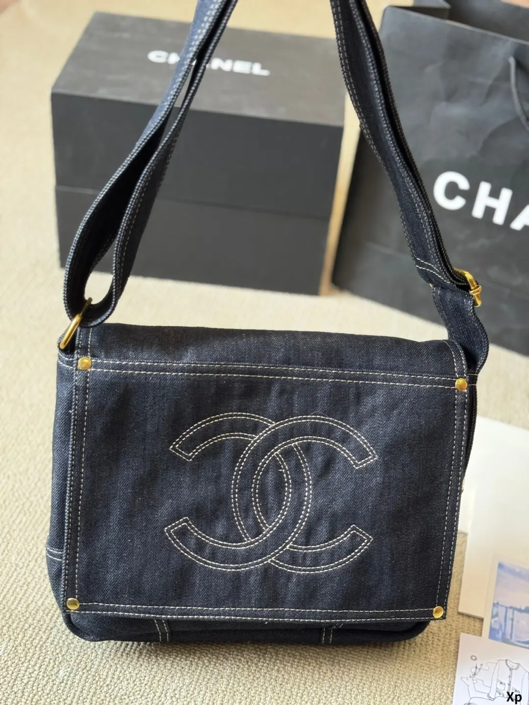 CHANEL 牛仔 牛啊牛啊还得是牛仔 牛仔是很随性又很好用的一 斜背包 輕便斜挎款
