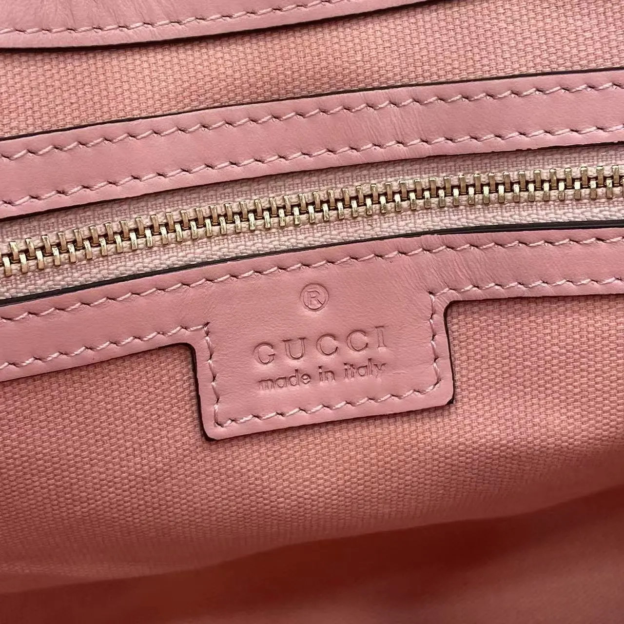Gucci GG Emblem 粉色 金色 皮革 托特包 大容量托特款