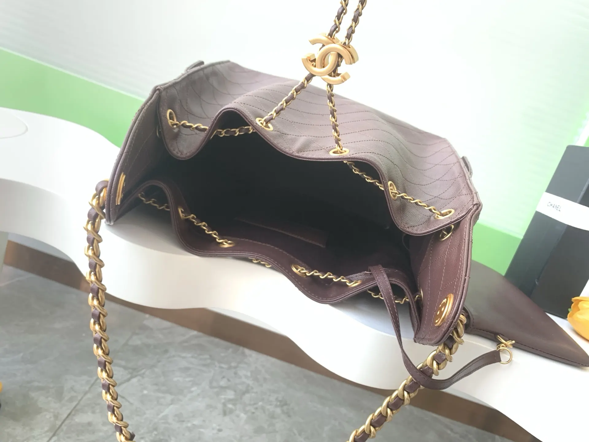 CHANEL Hobo 进口 免税 球纹皮嘻哈包 腋下包 復古腋下背款(數字9) CHANEL Hobo 进口 免税 球纹皮嘻哈包 腋下包 復古腋下背款(數字9)