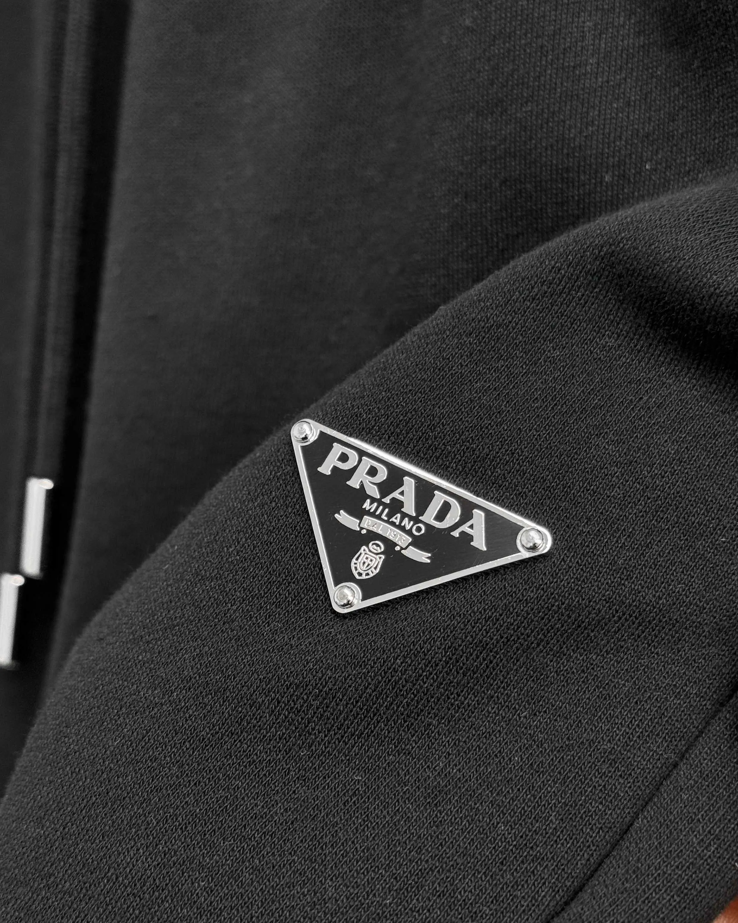Prada 三角标 短裤
