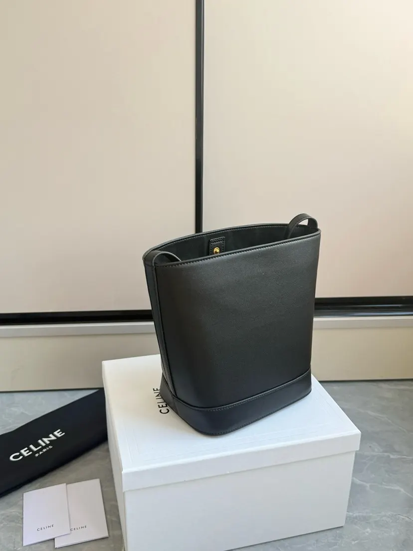 黑色 牛皮 cuir水桶包 黑色 凯旋门浮雕全皮斜挎水桶 低调简 休闲水桶款