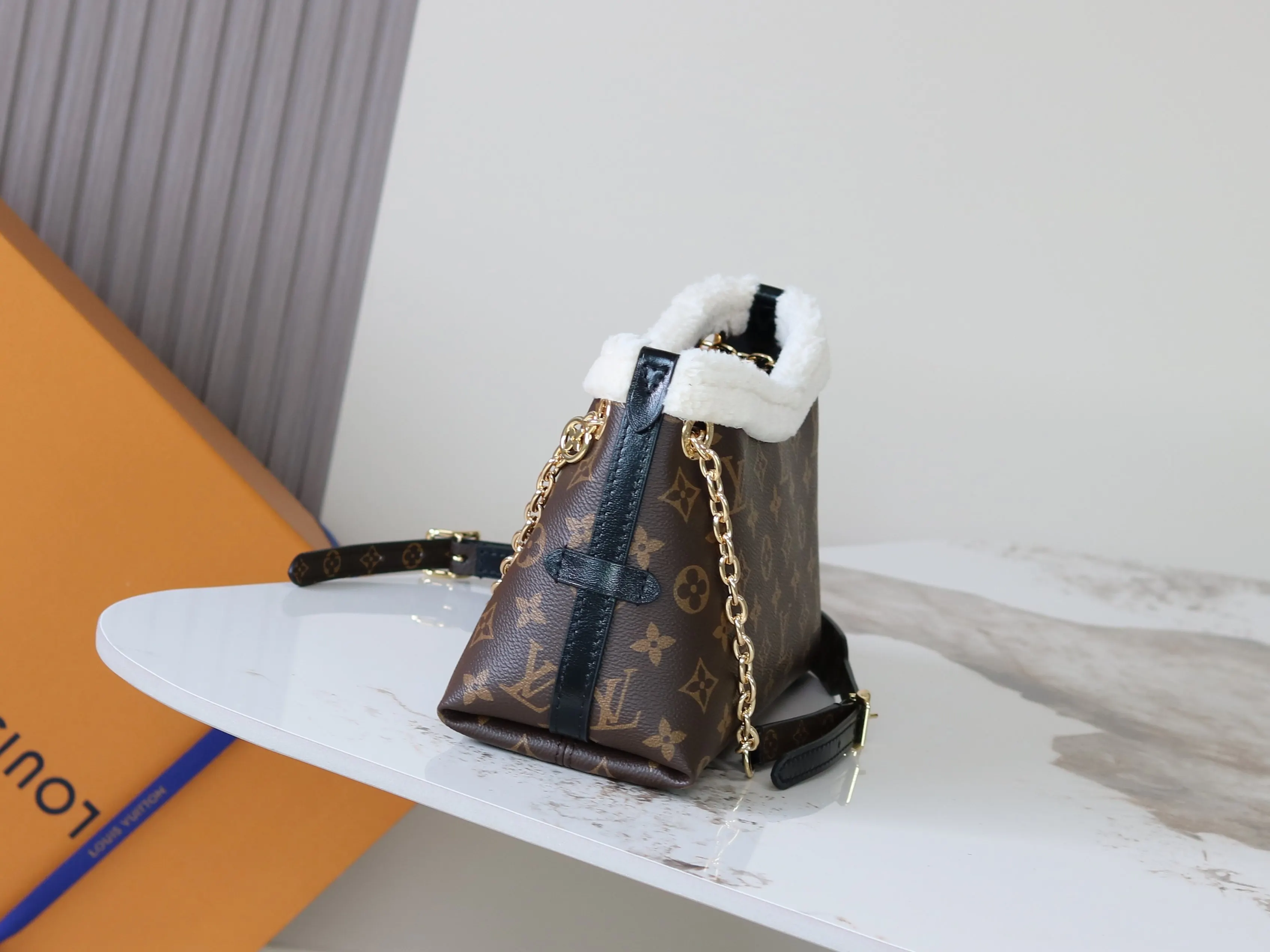 LV Classic Presbyopia Chain Bag Shoulder Crossbody | ORBUYBAG High-End Fashion Boutique