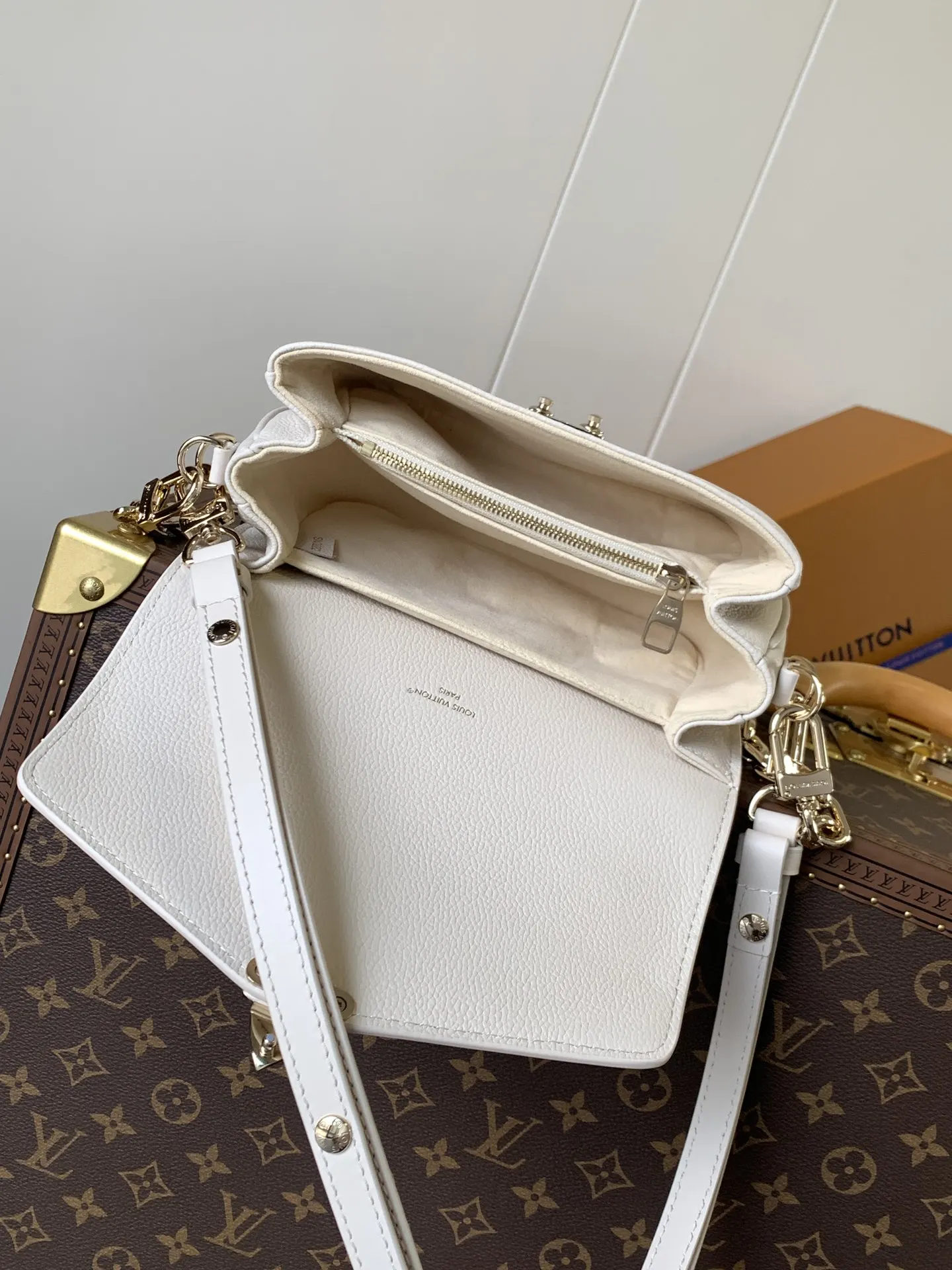 牛皮 Pochette Mét 鏈條包 精致鏈條款(數字9) 牛皮 Pochette Mét 鏈條包 精致鏈條款(數字9)