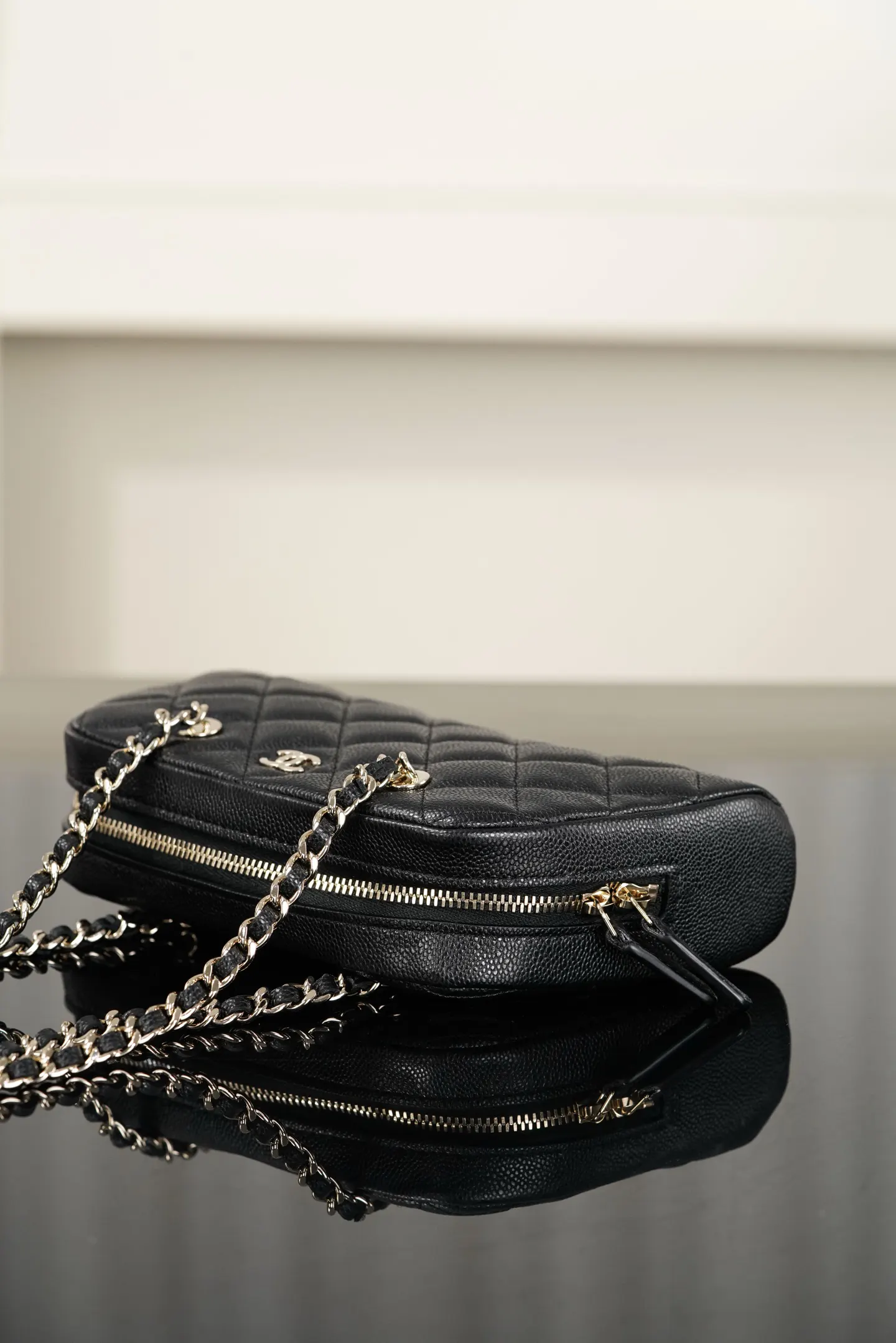 Black Gold Chain Bag Classic