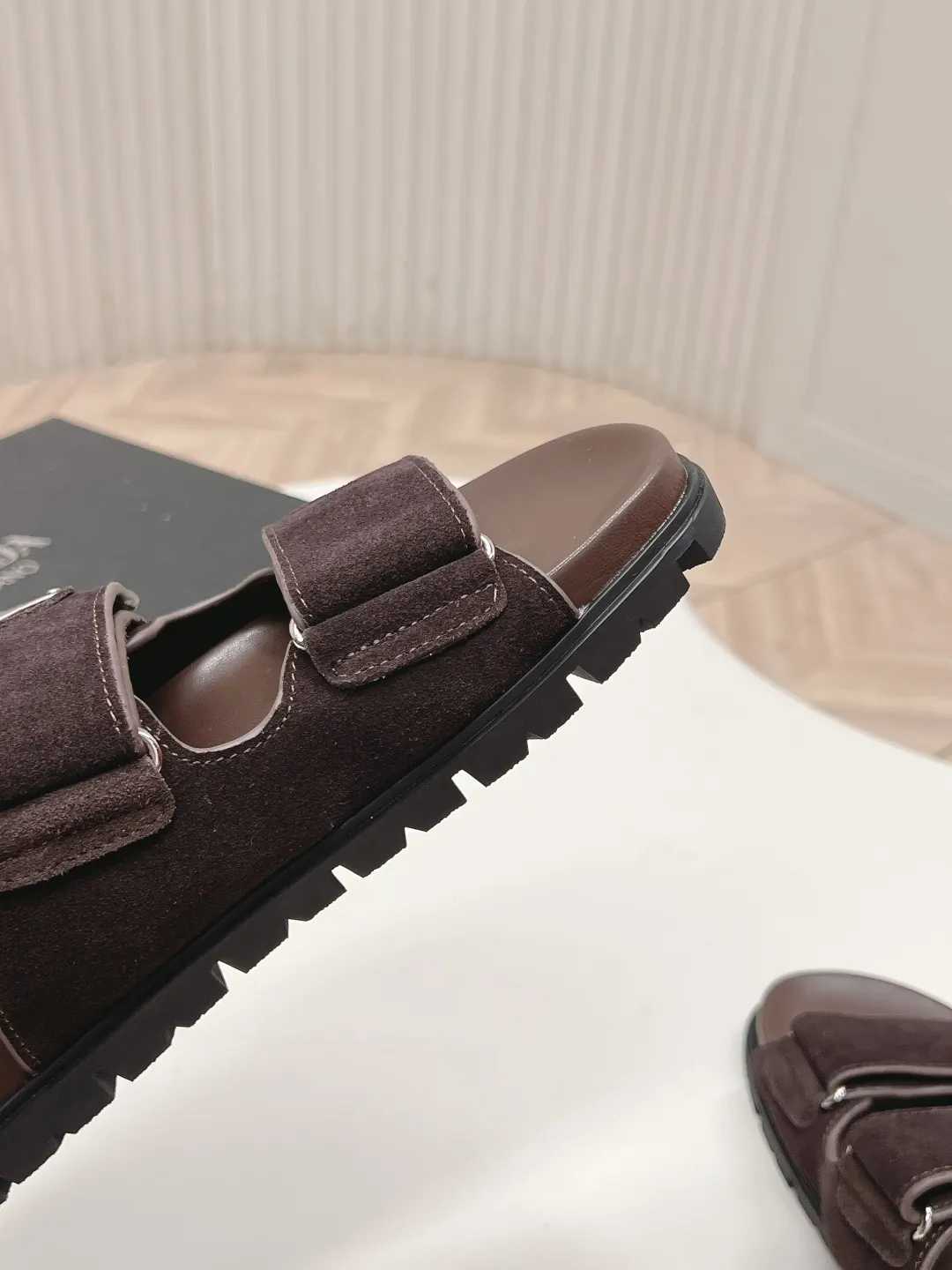 Prada 三角标 拖鞋 休闲凉拖