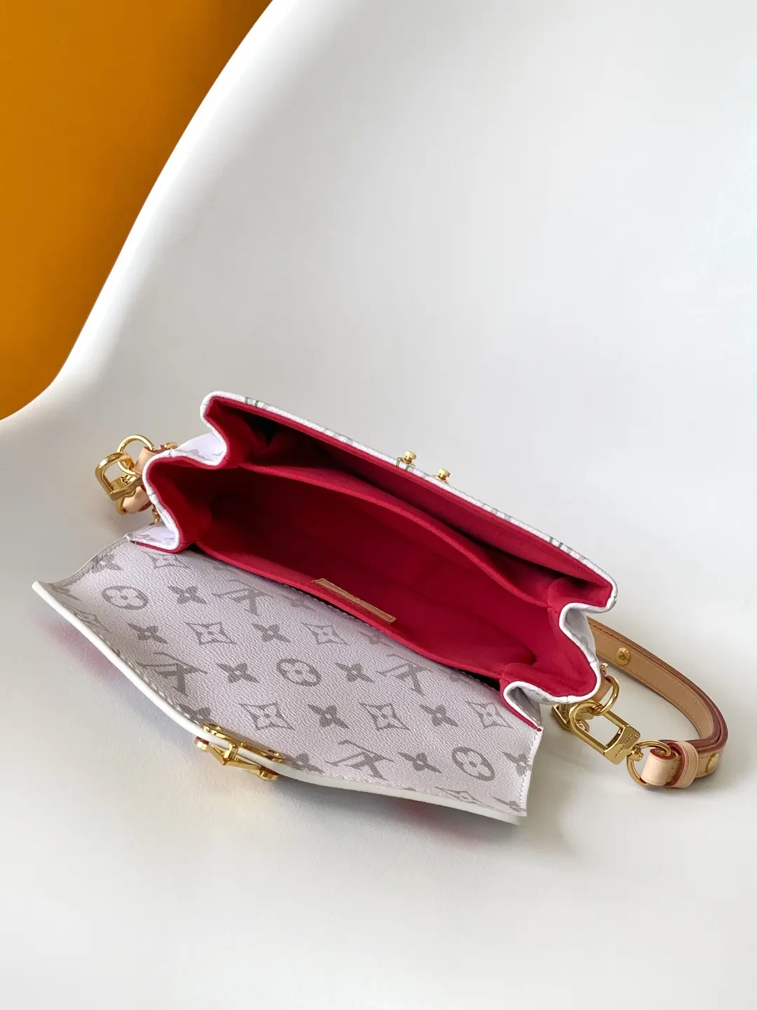 LV 牛皮 动态 本款 Pochette 链条包 精致链条款