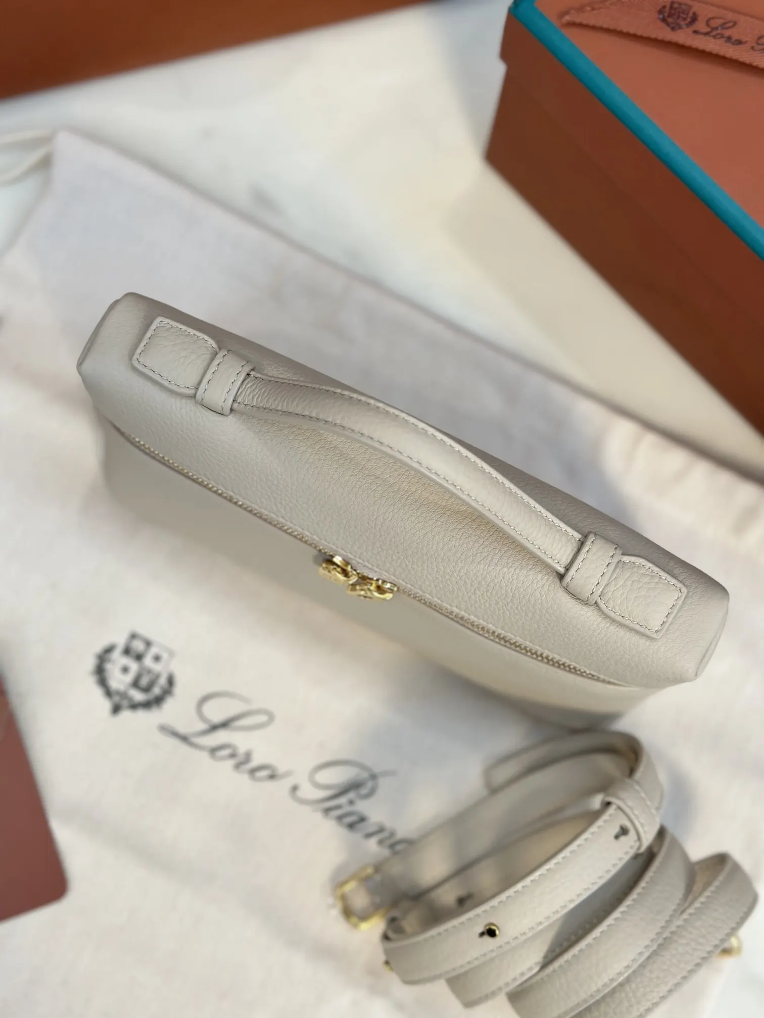 灰色 小牛皮 Loro Piana Extra Poket 手拿包 精致手拿款