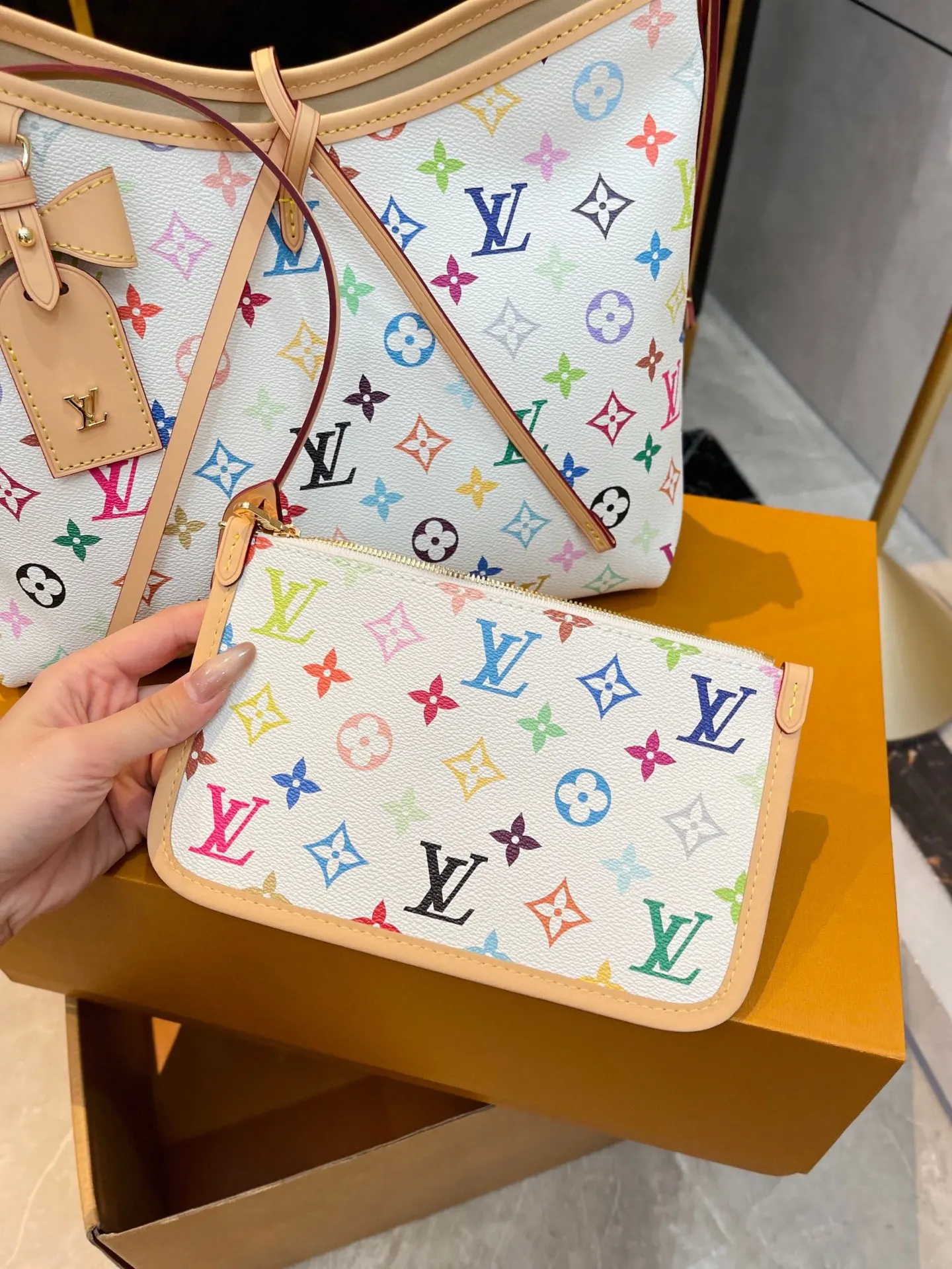 LV CarryAll 白色 金色 Mo腋下包 復古腋下背款
