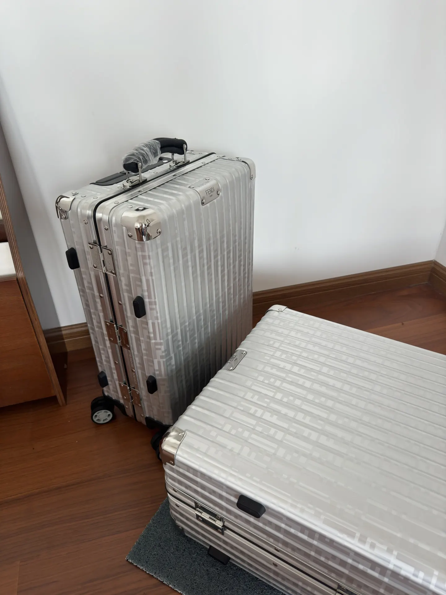 老花 銀色 市面 款 銀色限定款 英国客人的私人訂單 限 行李箱 旅行拉杆款 輕便出行款