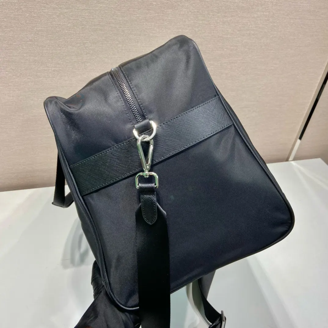 Prada Re-Nylon 皮革 Saffiano 十字纹 旅行包