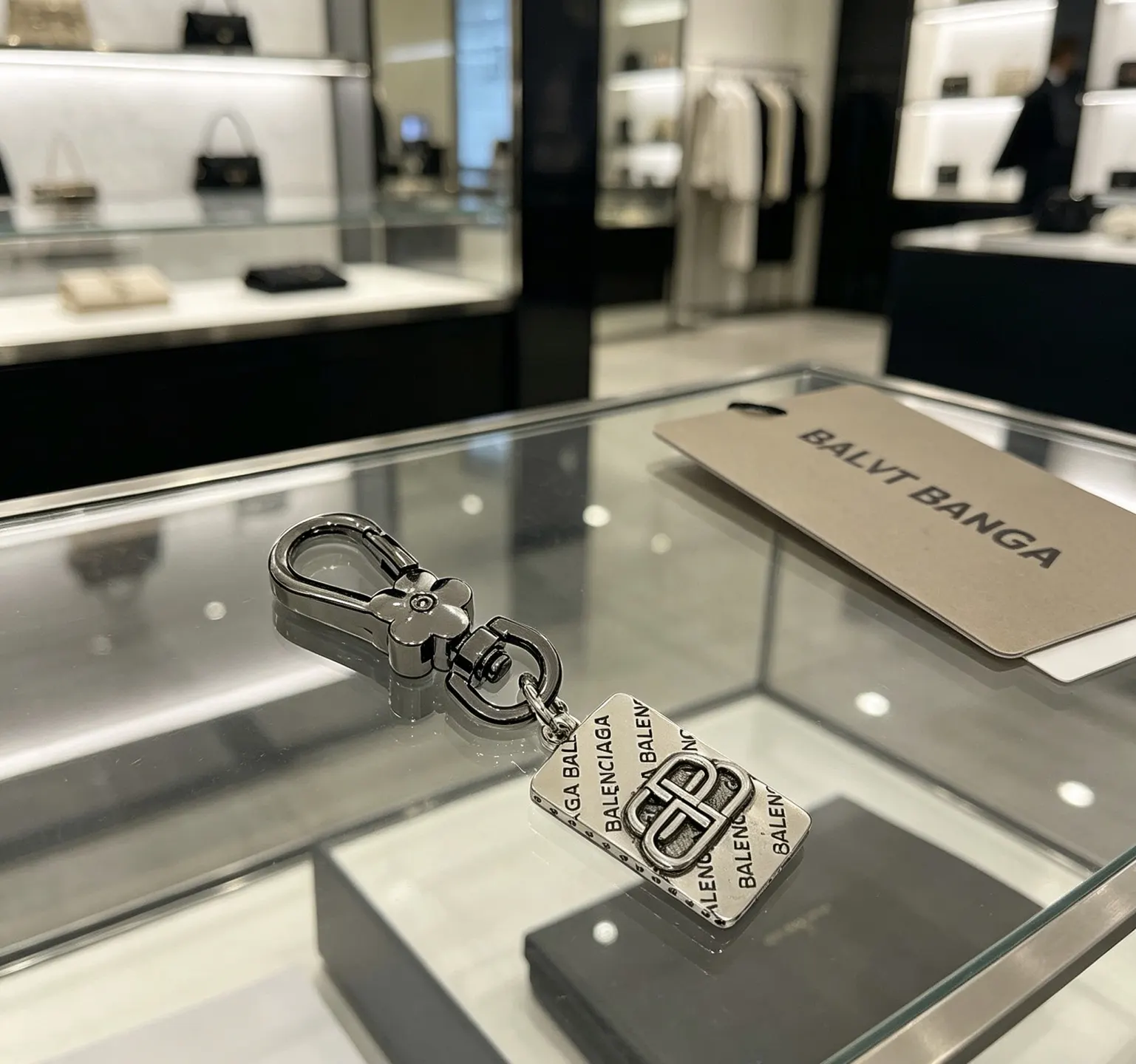 Balenciaga 包包挂件 精致搭配 吊坠