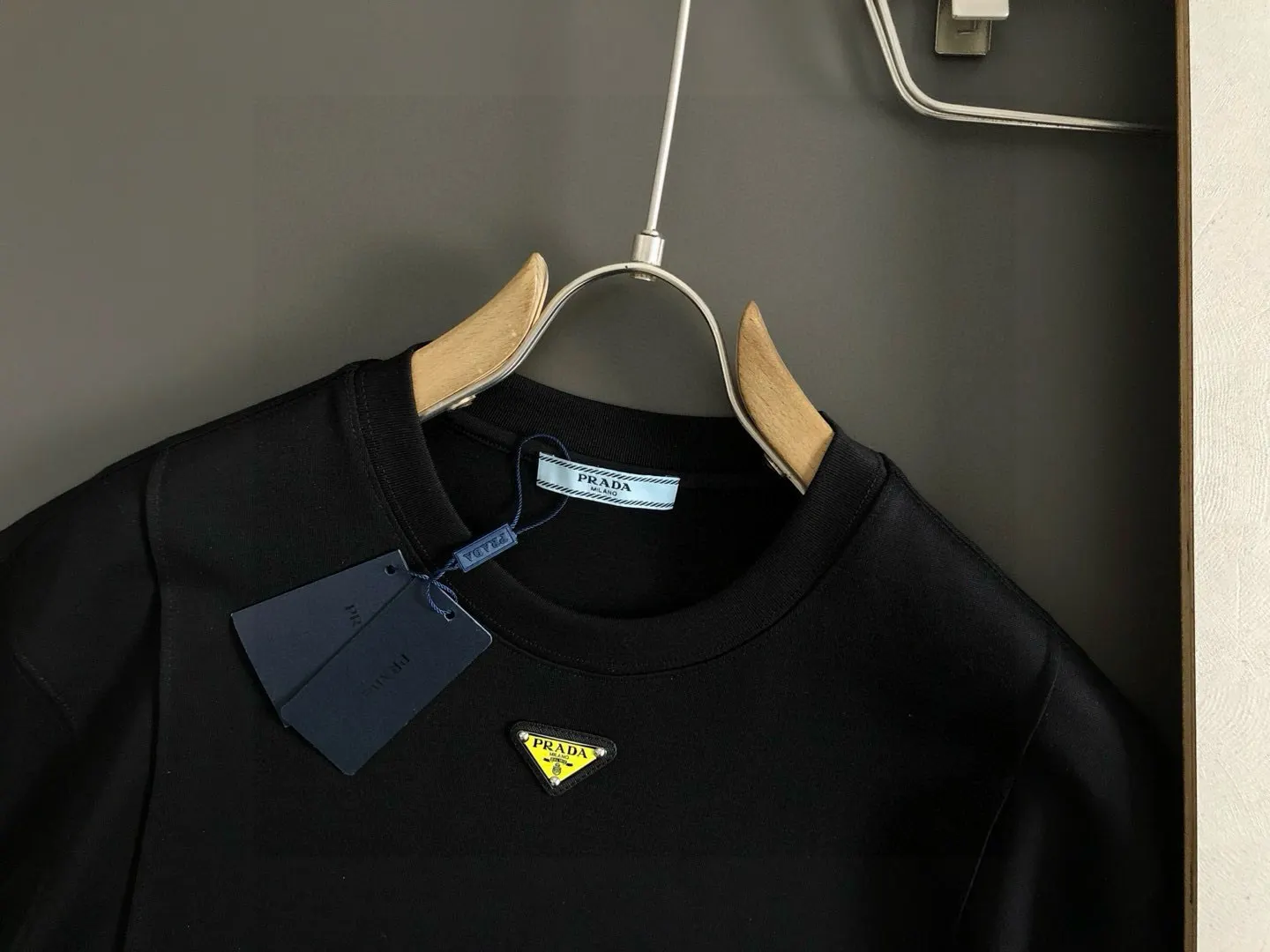 PRADA 黑色Logo短袖T恤 休闲款