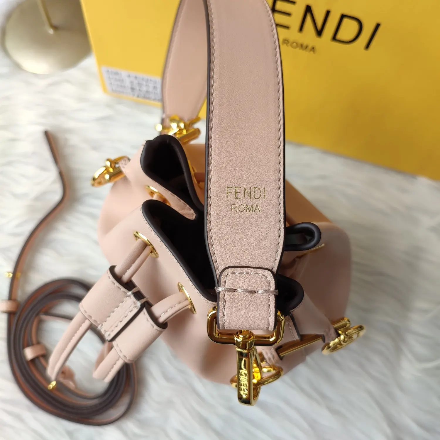 Fendi 粉色 芬迪F 粉色 Mon Treso 水桶包 休閒水桶款