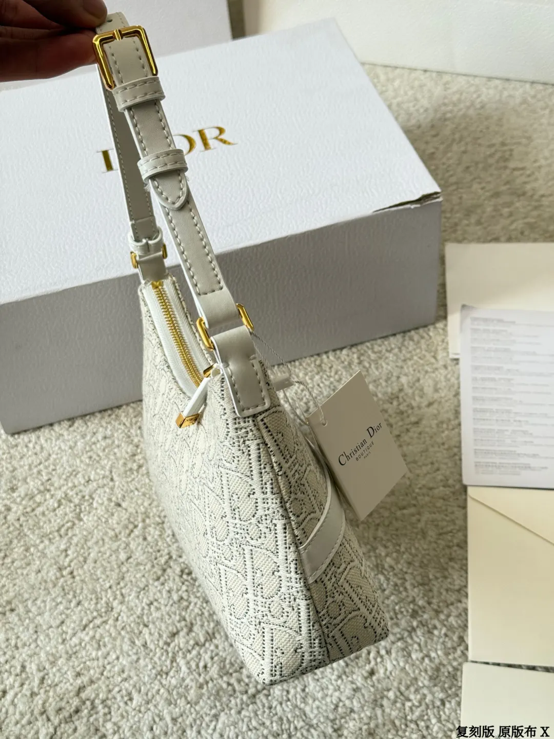 Dior 奶白 金色 小牛皮 收纳包 旅行收纳款