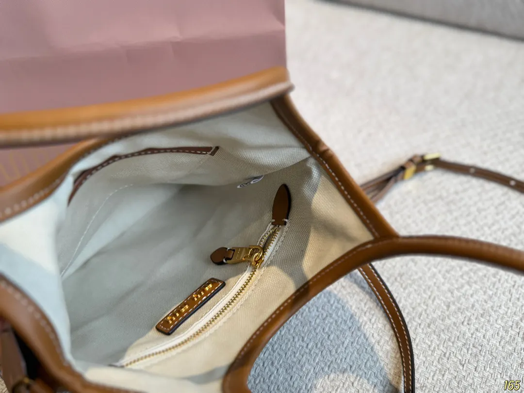 Miu ⃣ 色 miumiu 美式复古神仙迷你托 托特包 大容量托特款