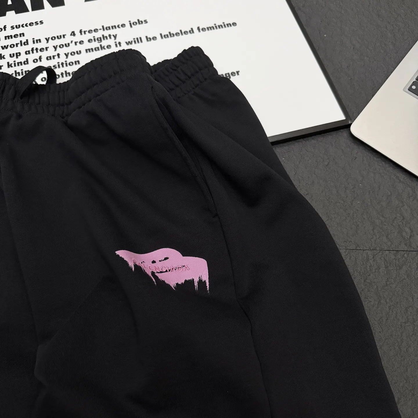 Balenciaga 黑色 纯棉 Logo 短裤 宽松休闲