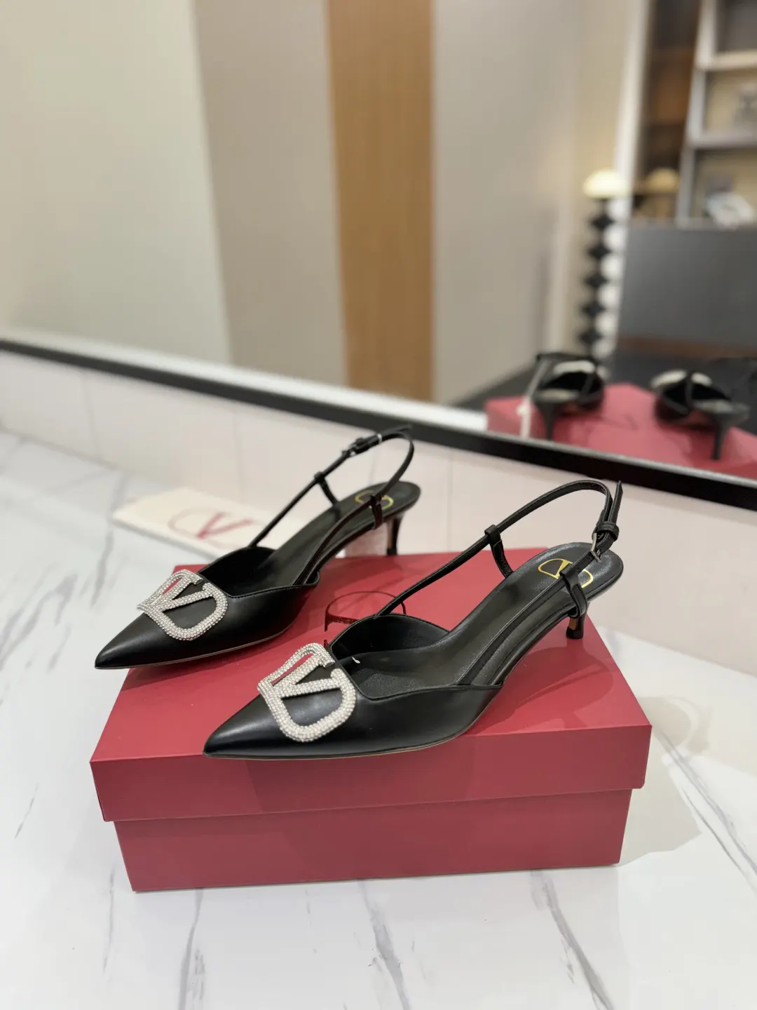 Valentino 金色 拖鞋 轻便舒適款