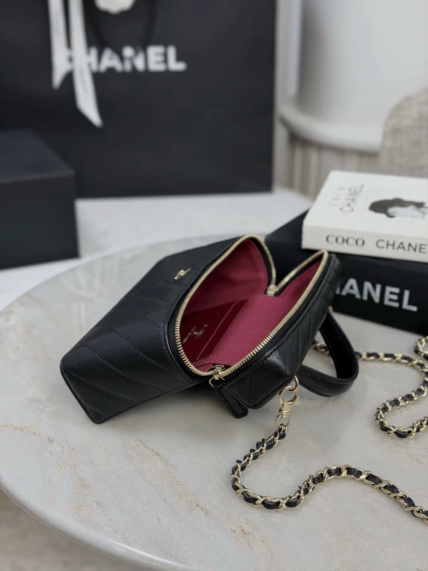 CHANEL 19 Bag 黑色荔枝纹牛皮链条包 单肩斜挎款