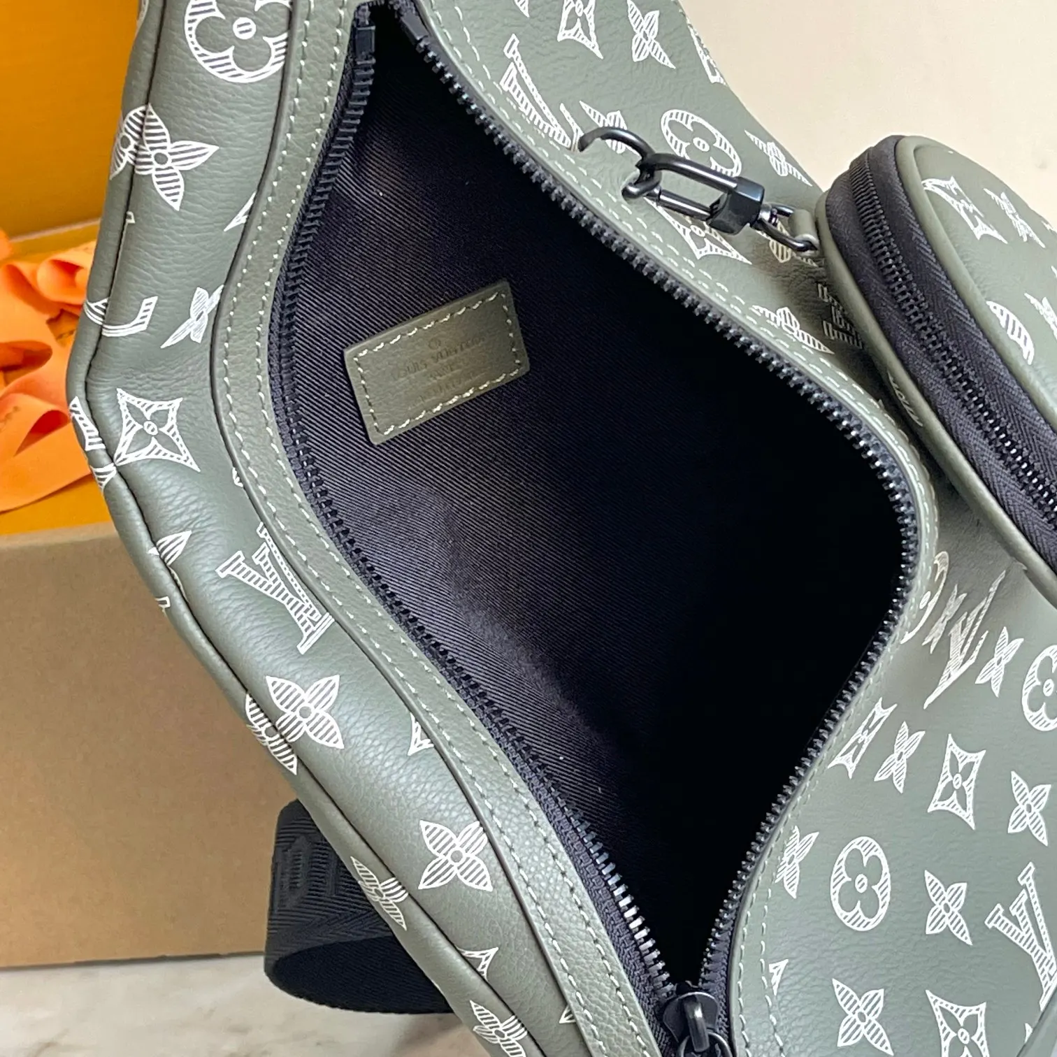 牛皮 拉链侧袋可收納智能手机 可拆卸收納包方便取放物品 可 雙肩包 实用雙肩款(數字9) 牛皮 拉链侧袋可收納智能手机 可拆卸收納包方便取放物品 可 雙肩包 实用雙肩款(數字9)