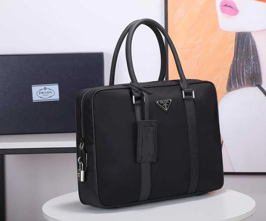 Prada 黑色 牛皮 进口防水降落伞布 头层牛皮 公文包 商務通勤款