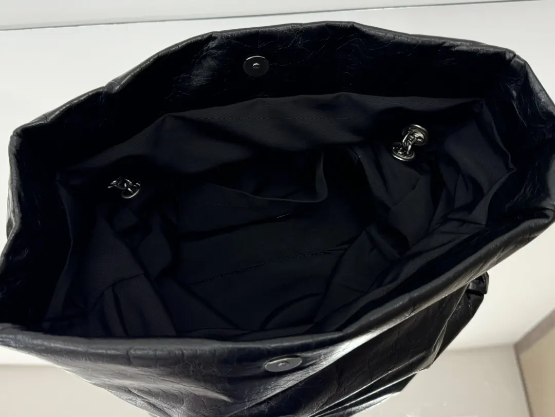Balenciaga Monaco 黑银 牛皮 單肩包 日常搭配(數字12) Balenciaga Monaco 黑银 牛皮 單肩包 日常搭配(數字12)