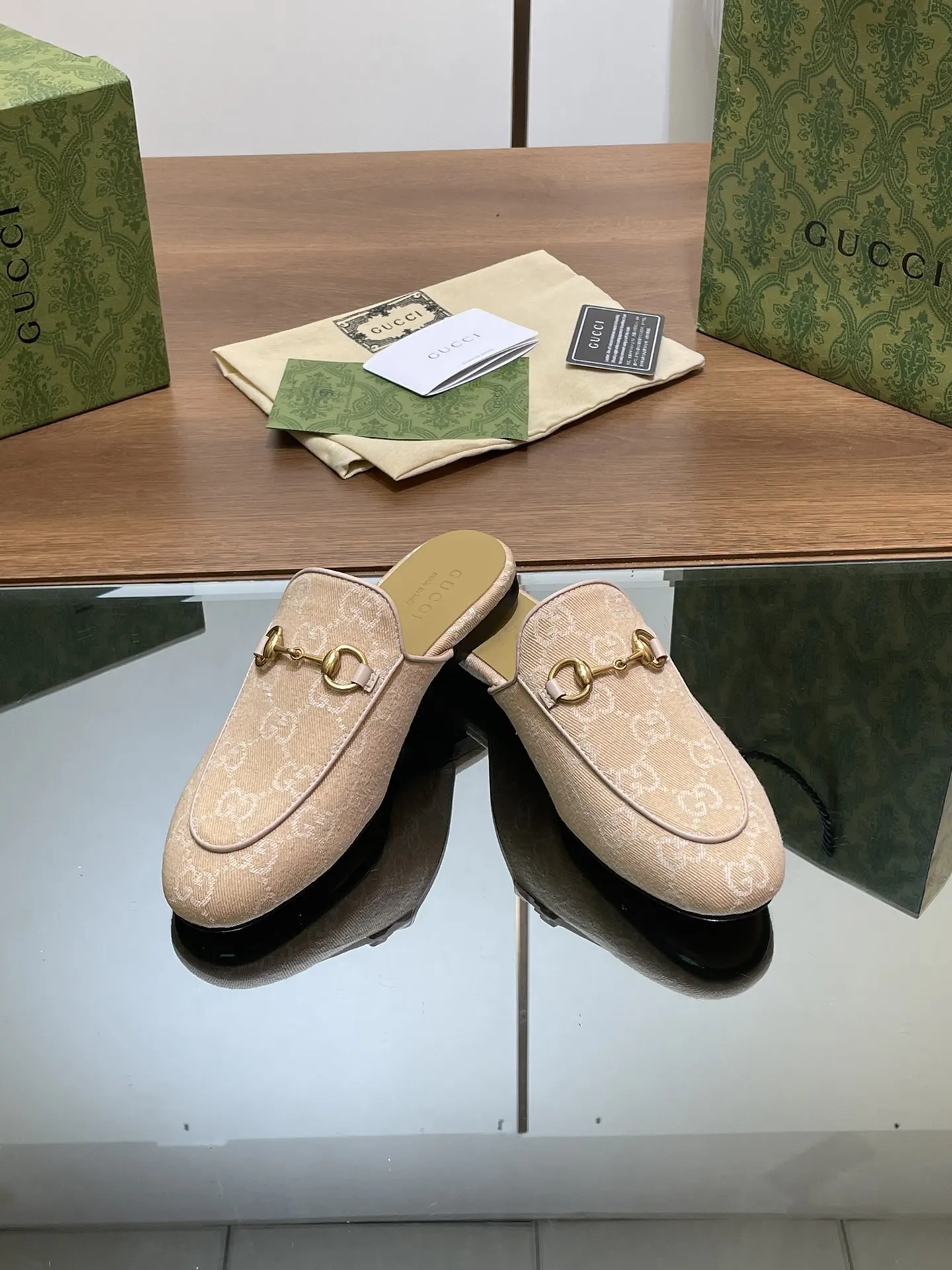 Gucci GG Supreme 米色 乐福鞋