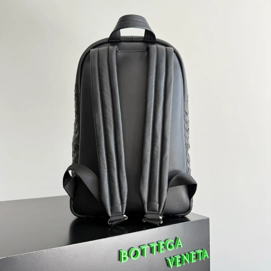 Bottega Veneta 小牛皮 双肩包 实用双肩款