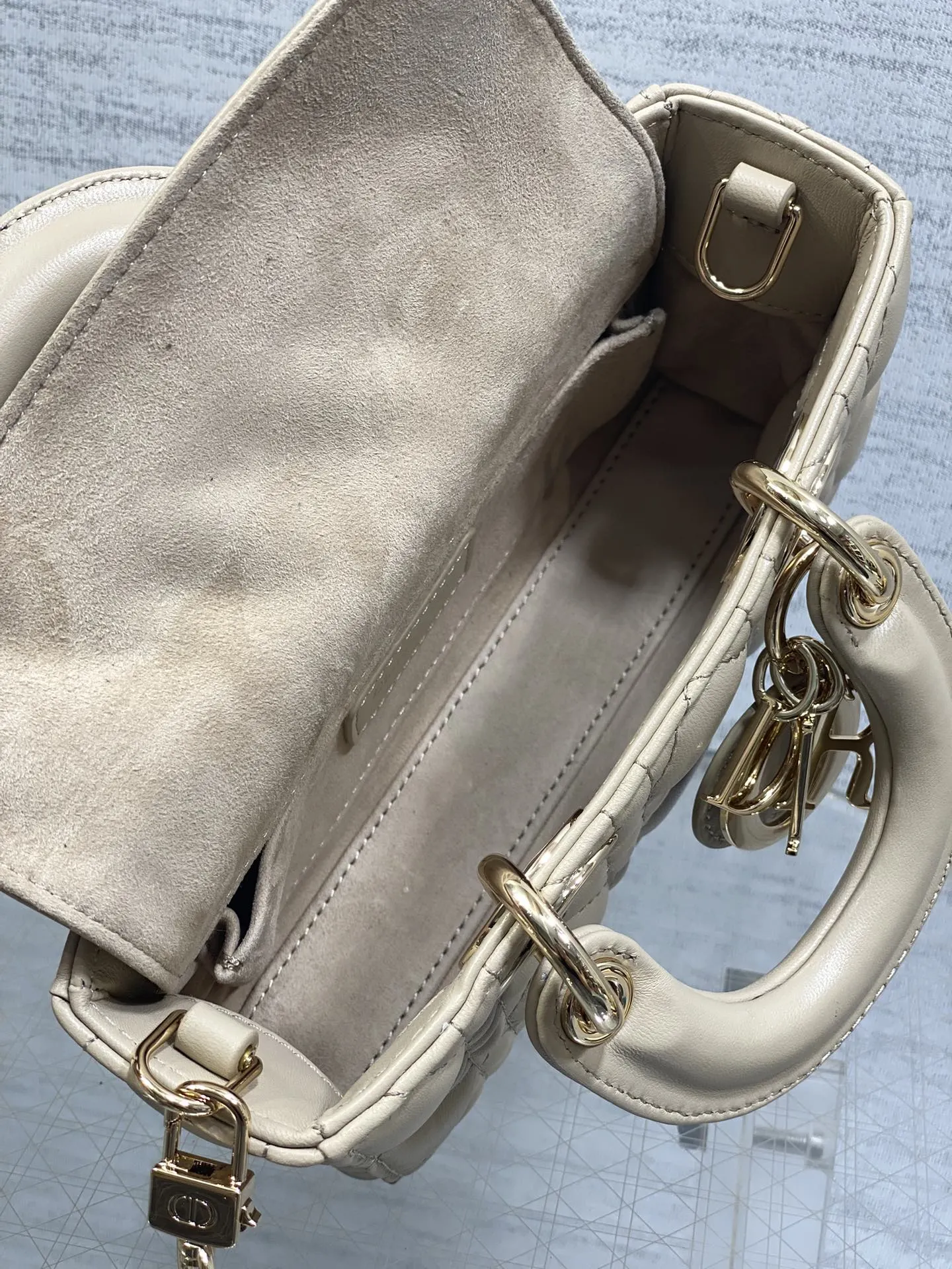 Dior 羊皮 进口 羊皮横款戴妃包 皮内里 羊筋D jo 手提包 通勤手提款(數字9) Dior 羊皮 进口 羊皮横款戴妃包 皮内里 羊筋D jo 手提包 通勤手提款(數字9)