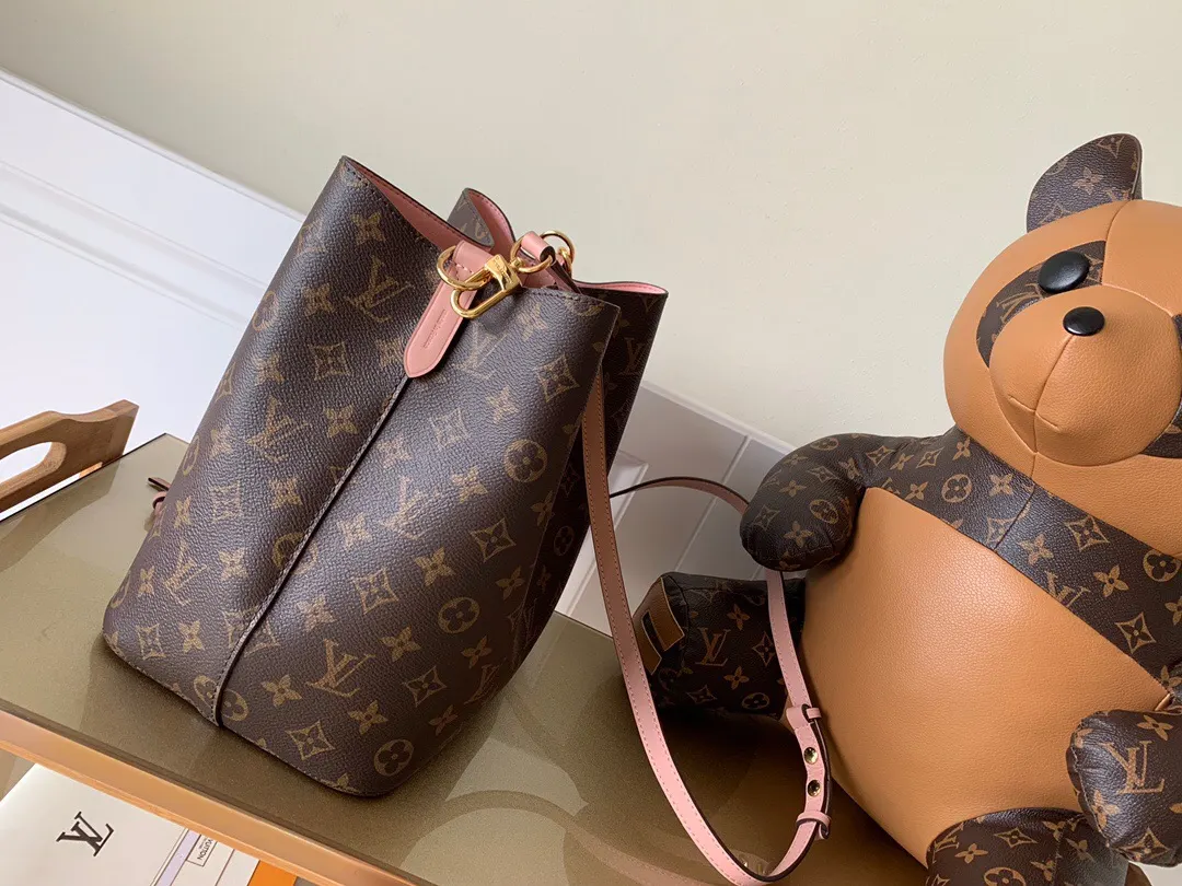 Louis Vuitton Bucket Bag Casual