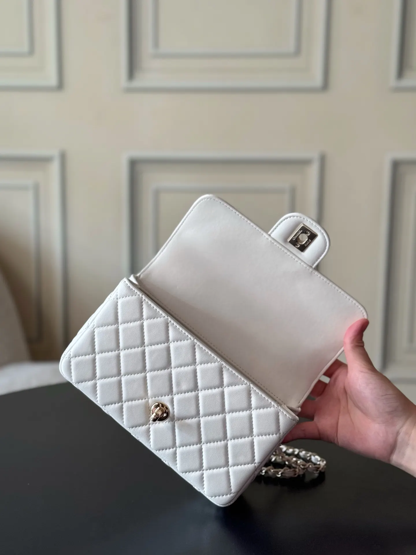 Chanel 白色羊皮菱格链条包 精致斜挎