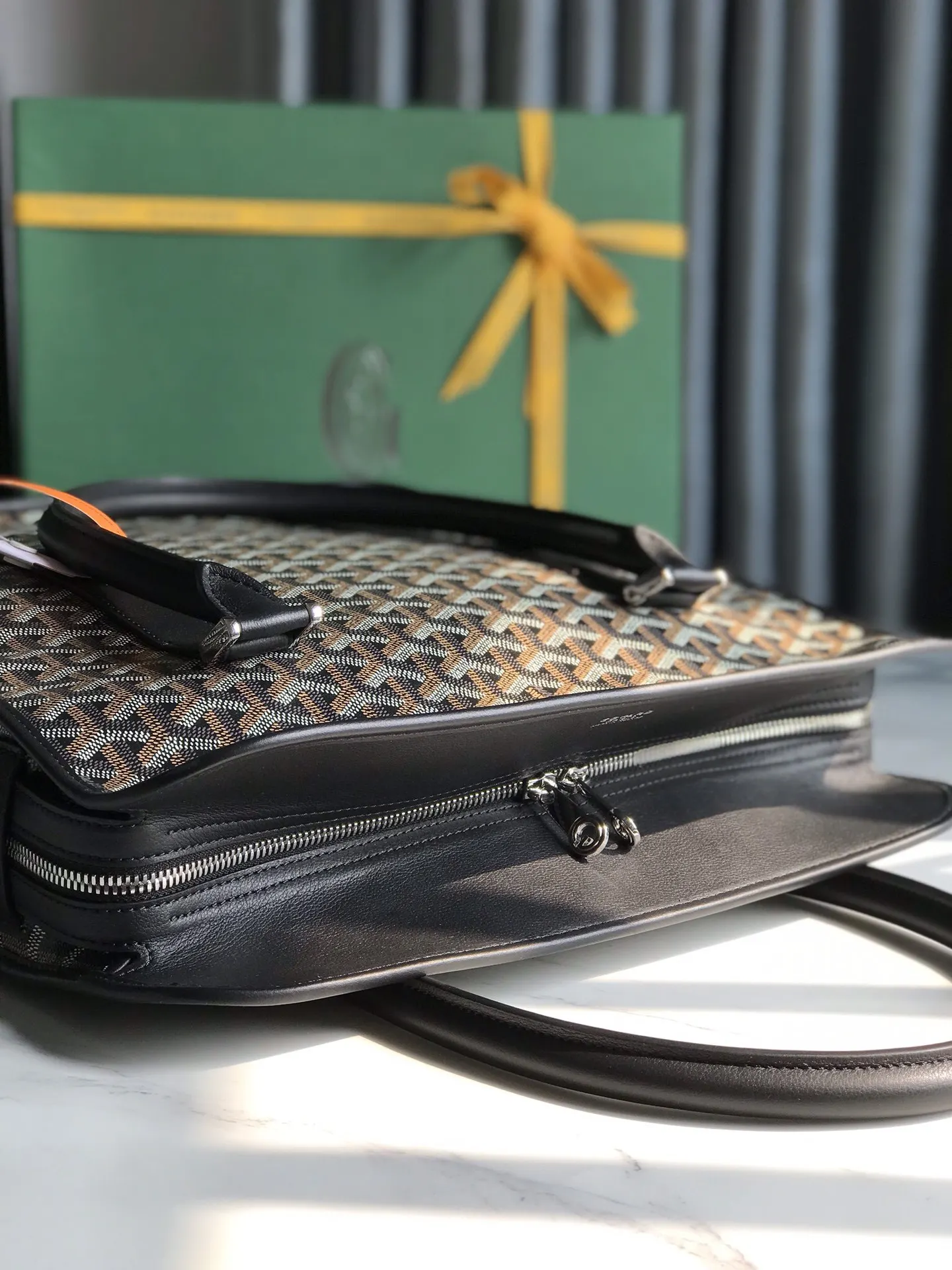 Goyard 皮革 Bourgogne竖款公文包 重新演绎了 商务通勤款