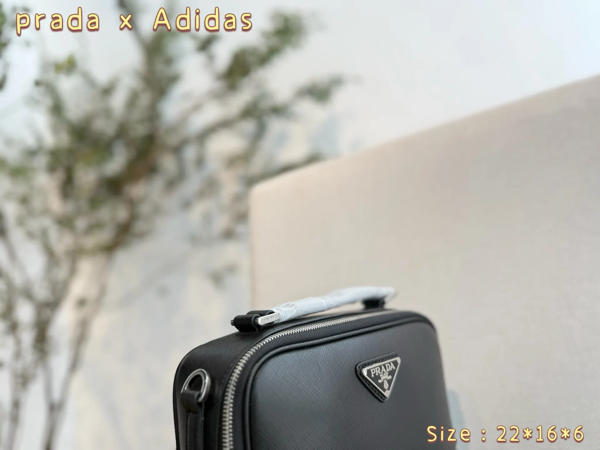 Prada 时尚男包 男士单肩斜挎包 商务休闲邮差包 轻便斜挎款