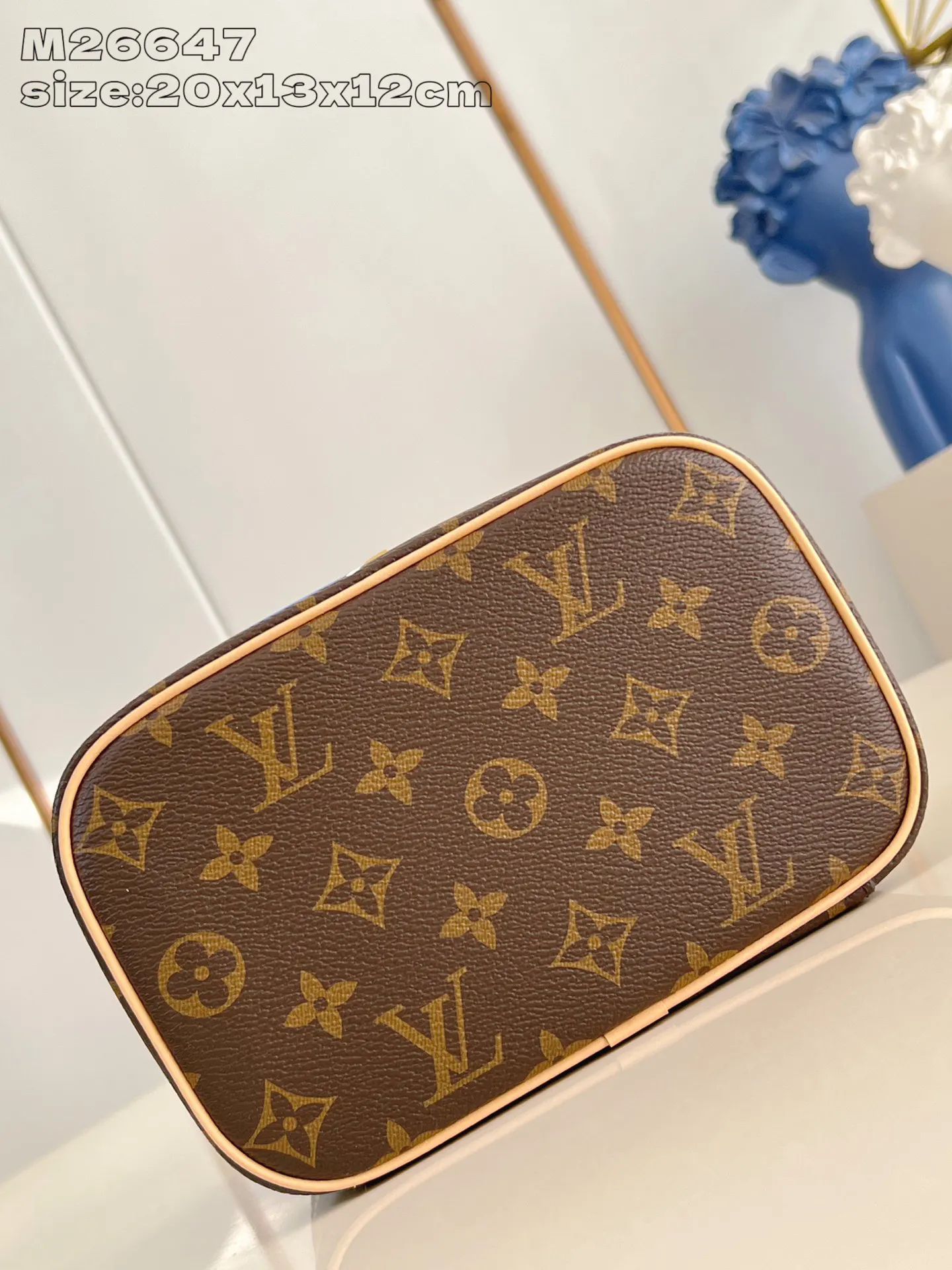 帆布 灵动印花描绘品牌吉祥物 Vivienne 的冬季假日 化妆包 便携收纳款