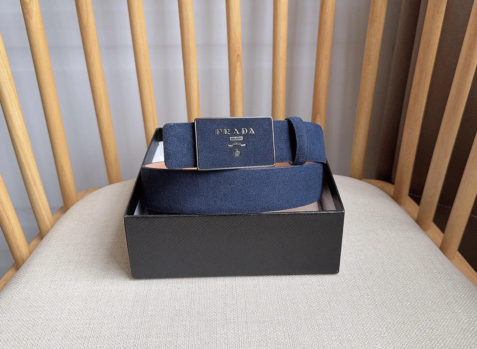Prada 牛皮 腰带 通勤搭配