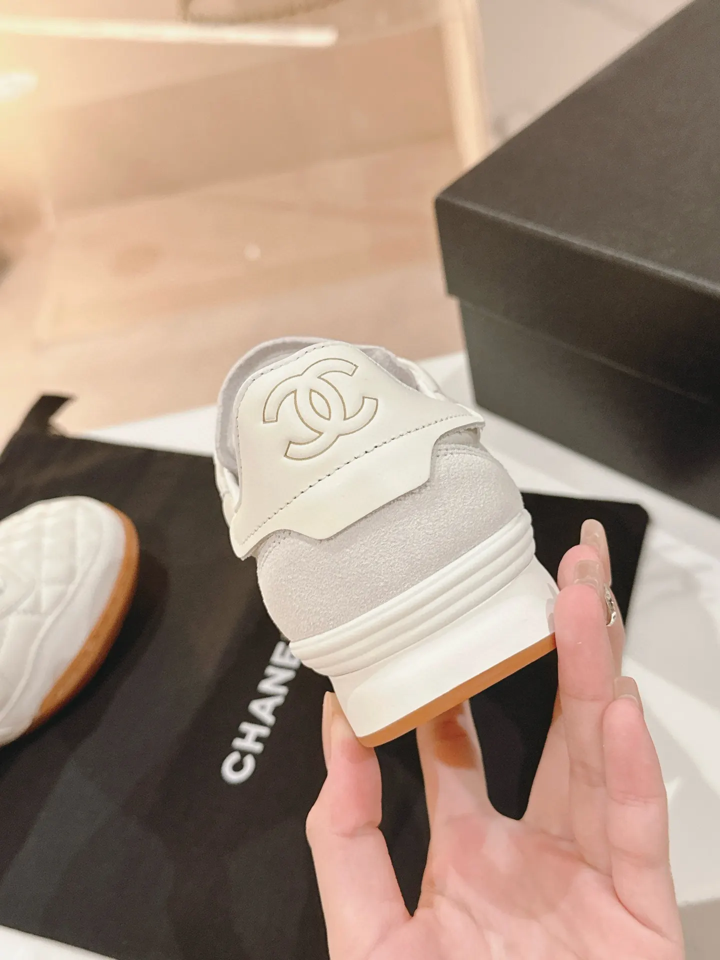 Chanel 白色羊皮低帮休闲鞋 简约运动
