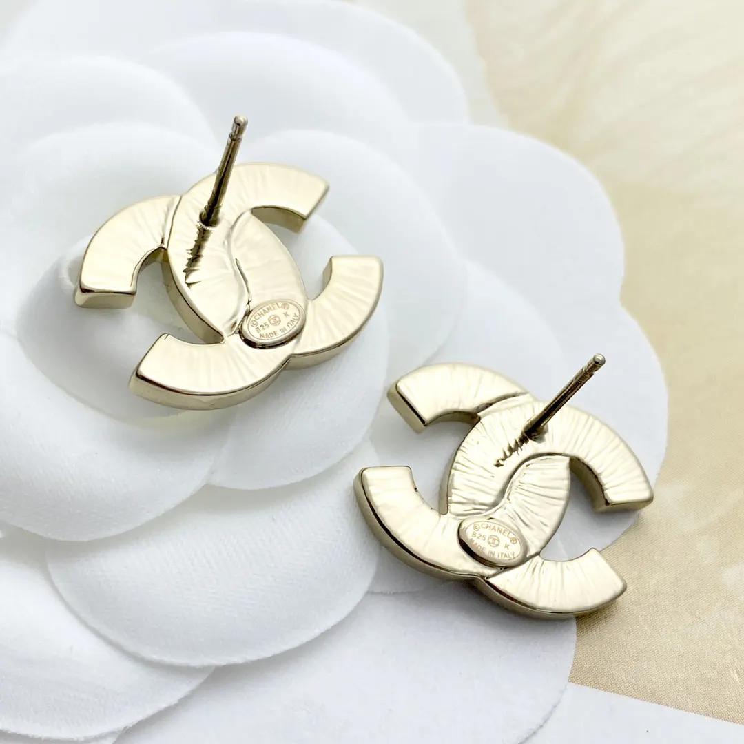 Chanel 黑金 双C 耳钉 小巧点缀 耳饰
