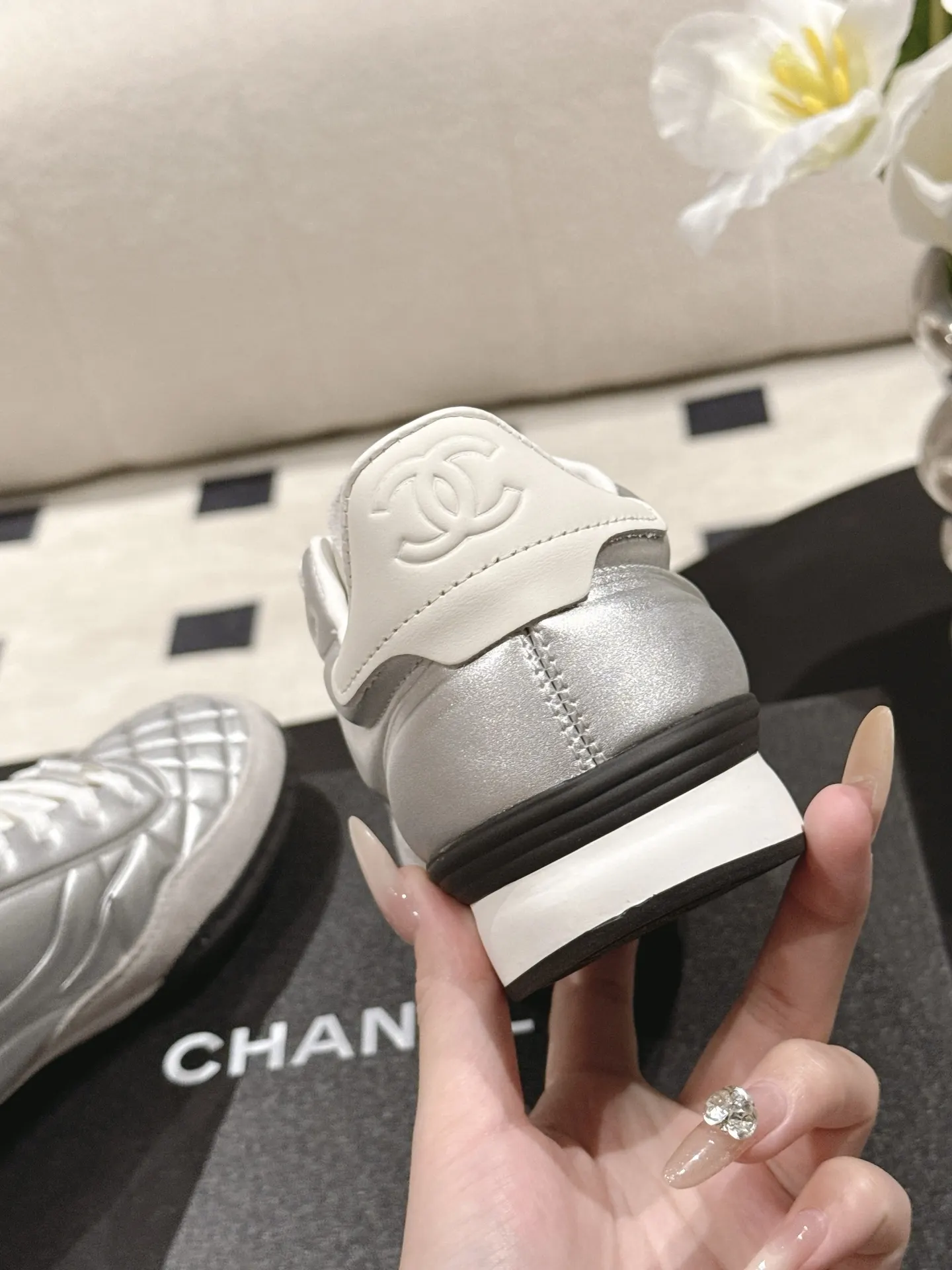 Chanel 白色羊皮休闲鞋 经典低帮