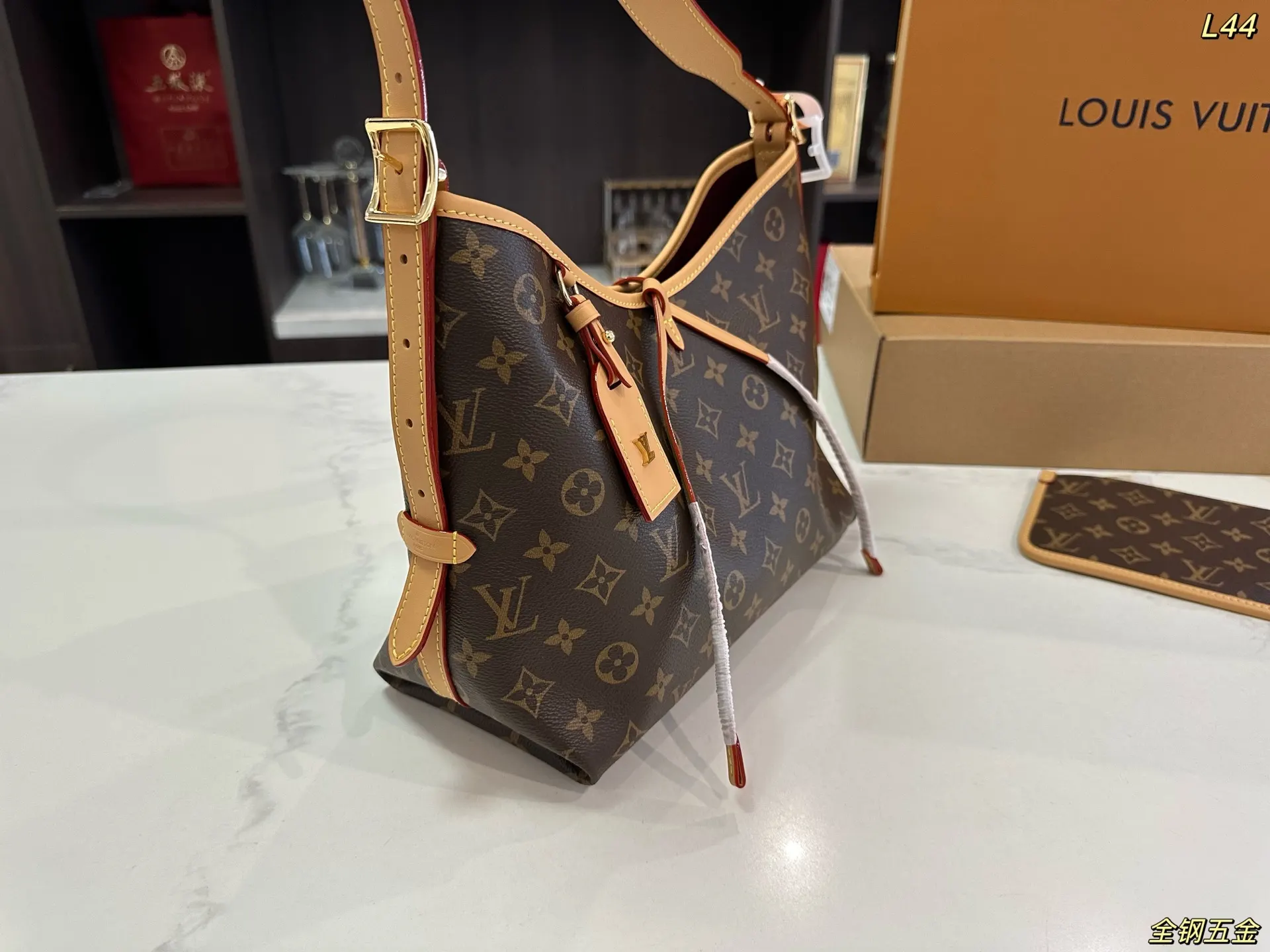 LV CarryAll 全钢五金 斜背包 輕便斜挎款