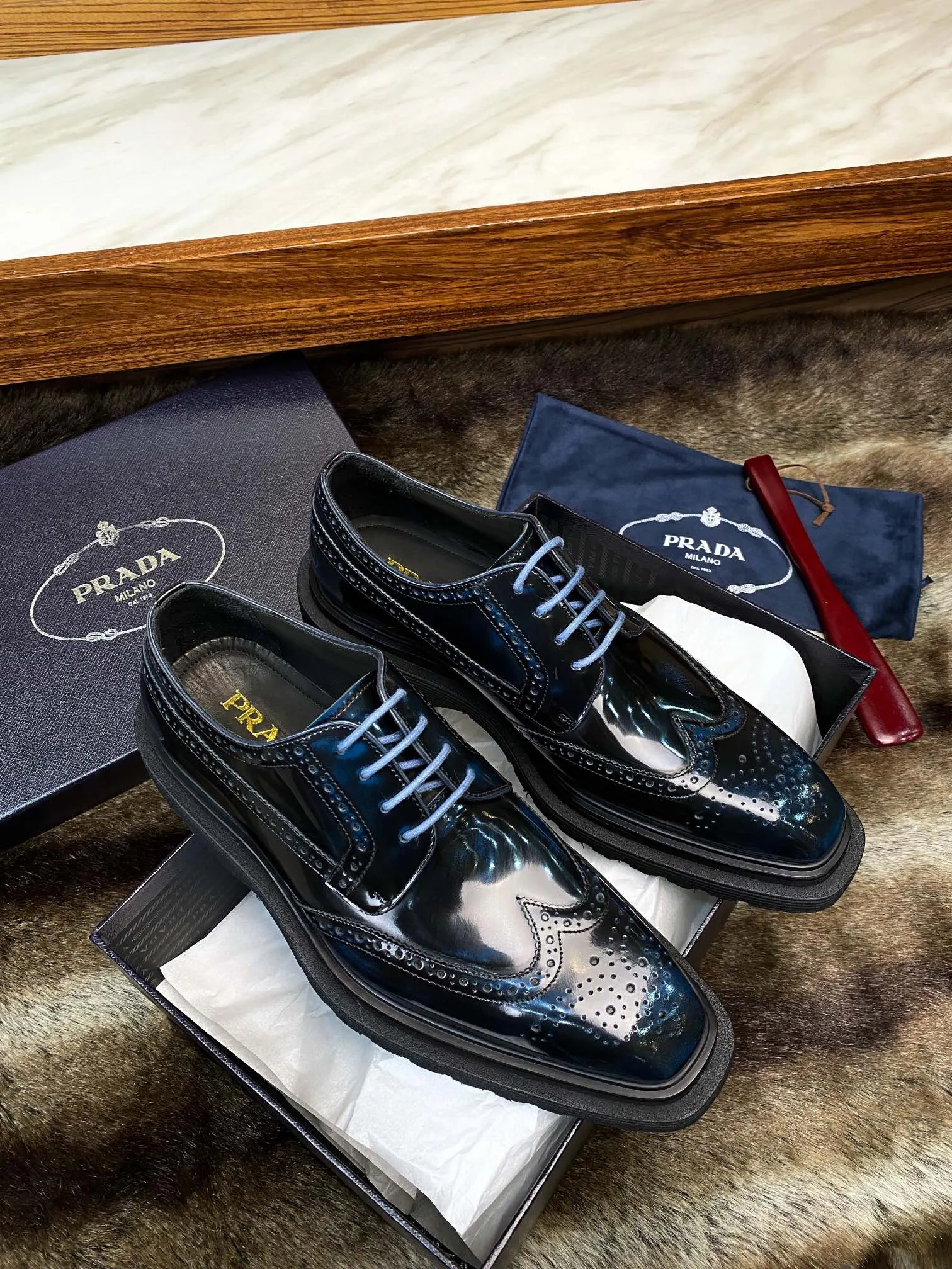 Prada 牛皮 休闲鞋 舒适