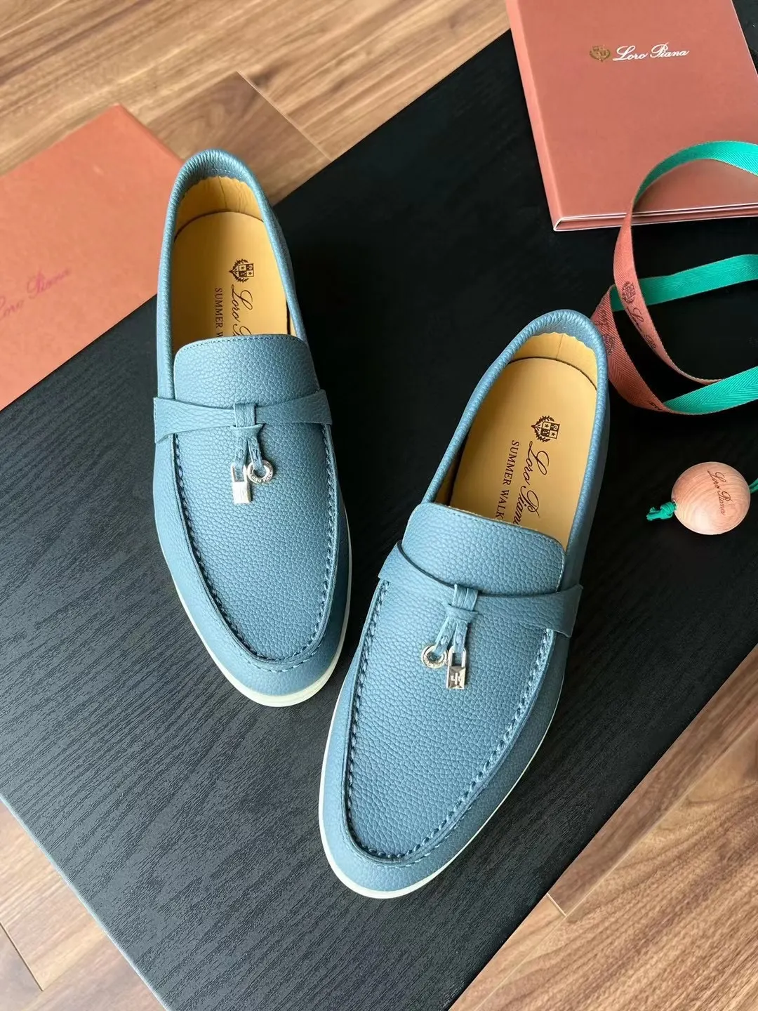 Loro Piana 拖鞋 轻便舒適款(數字5) Loro Piana 拖鞋 轻便舒適款(數字5)