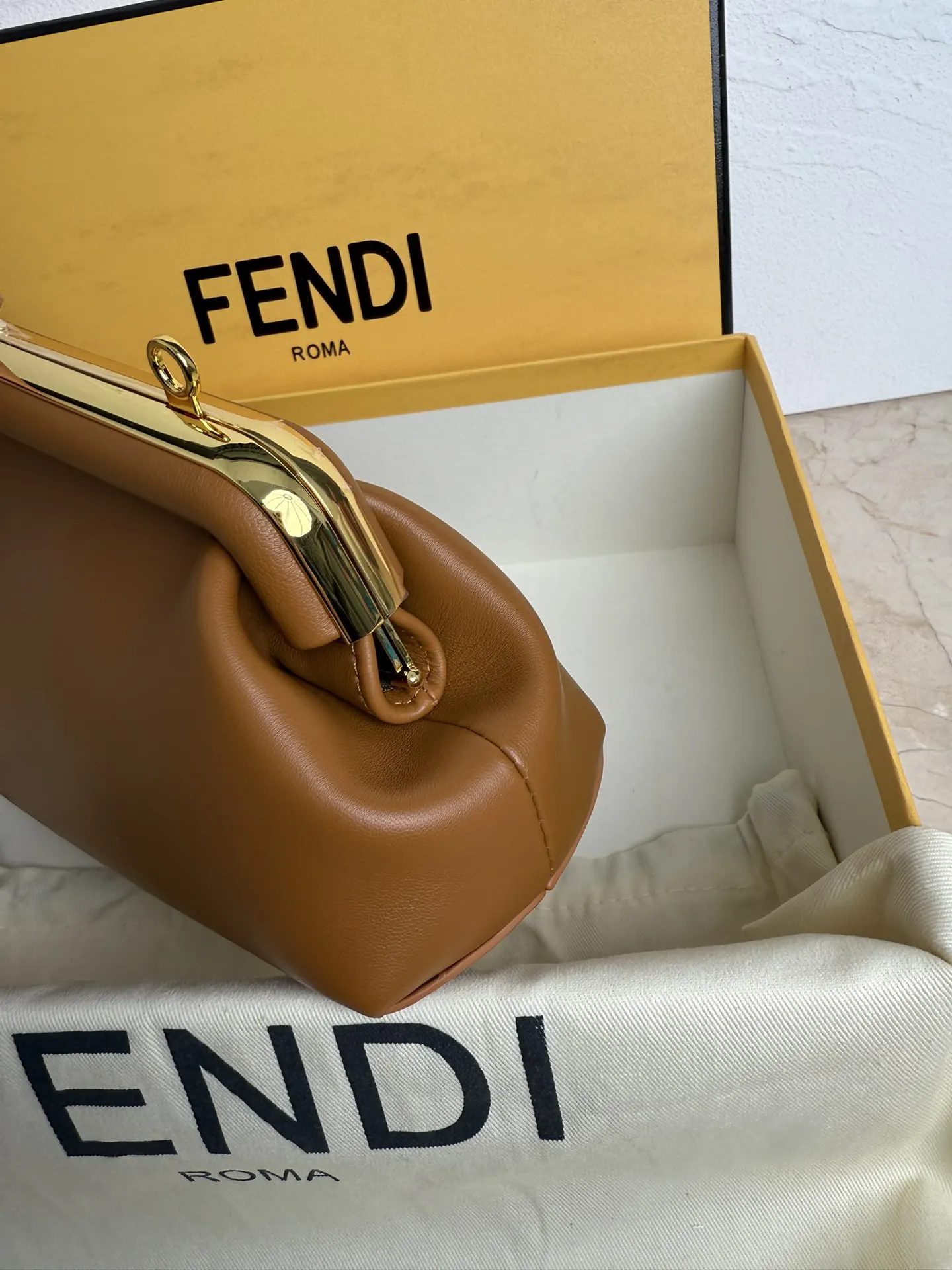 Fendi 粉色 金色 羊皮 手拿包 精致手拿款
