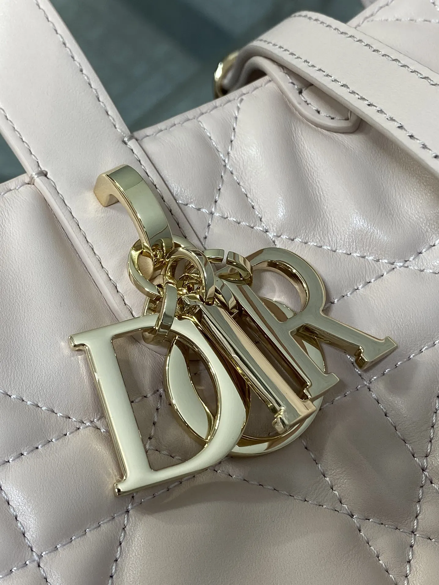 小牛皮 中号粉 Toujours竖版系列中号 专属菜 水桶包 休閒水桶款