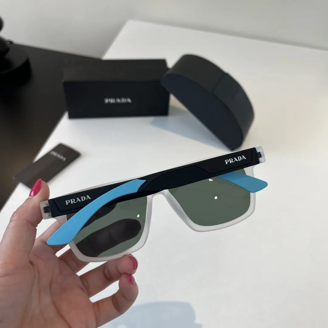 PRADA 太阳眼镜 时尚遮阳款