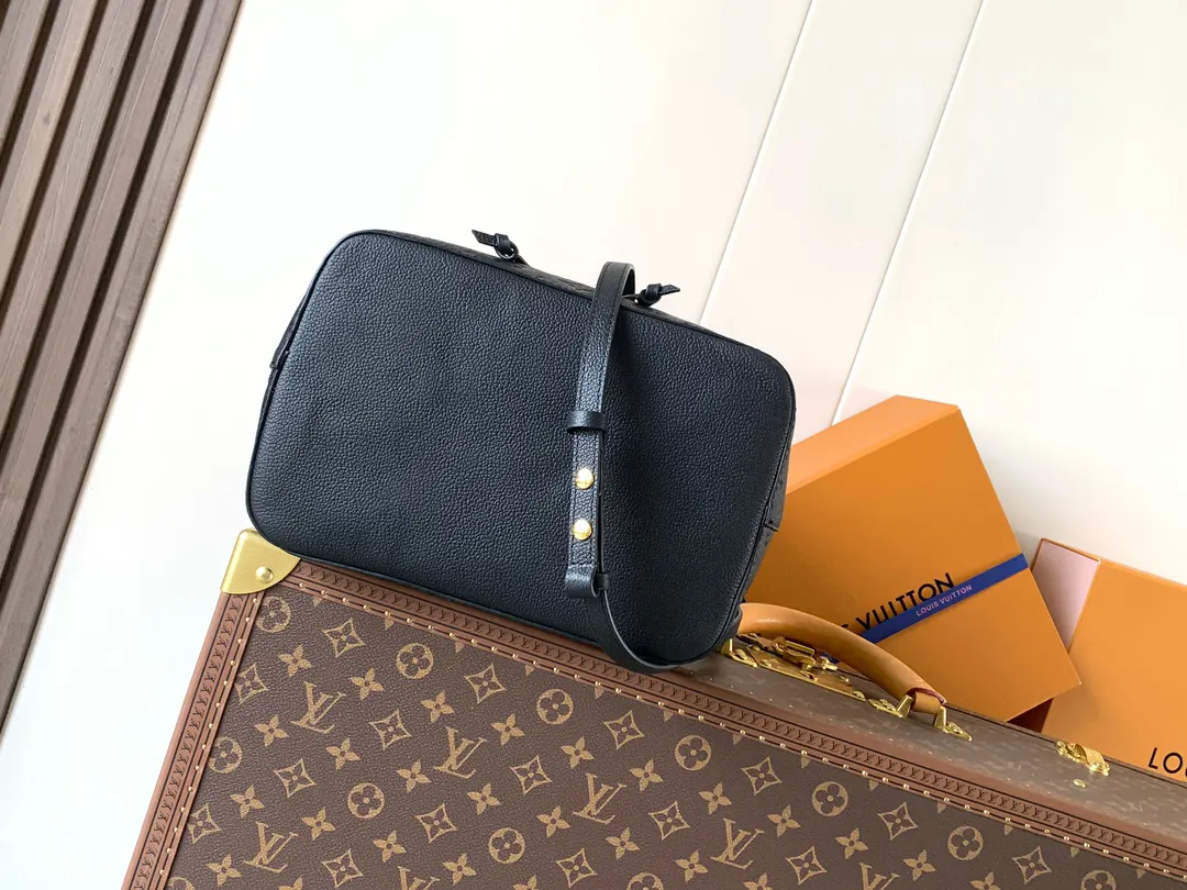 Louis Vuitton 蓝色双肩背包 休闲通勤