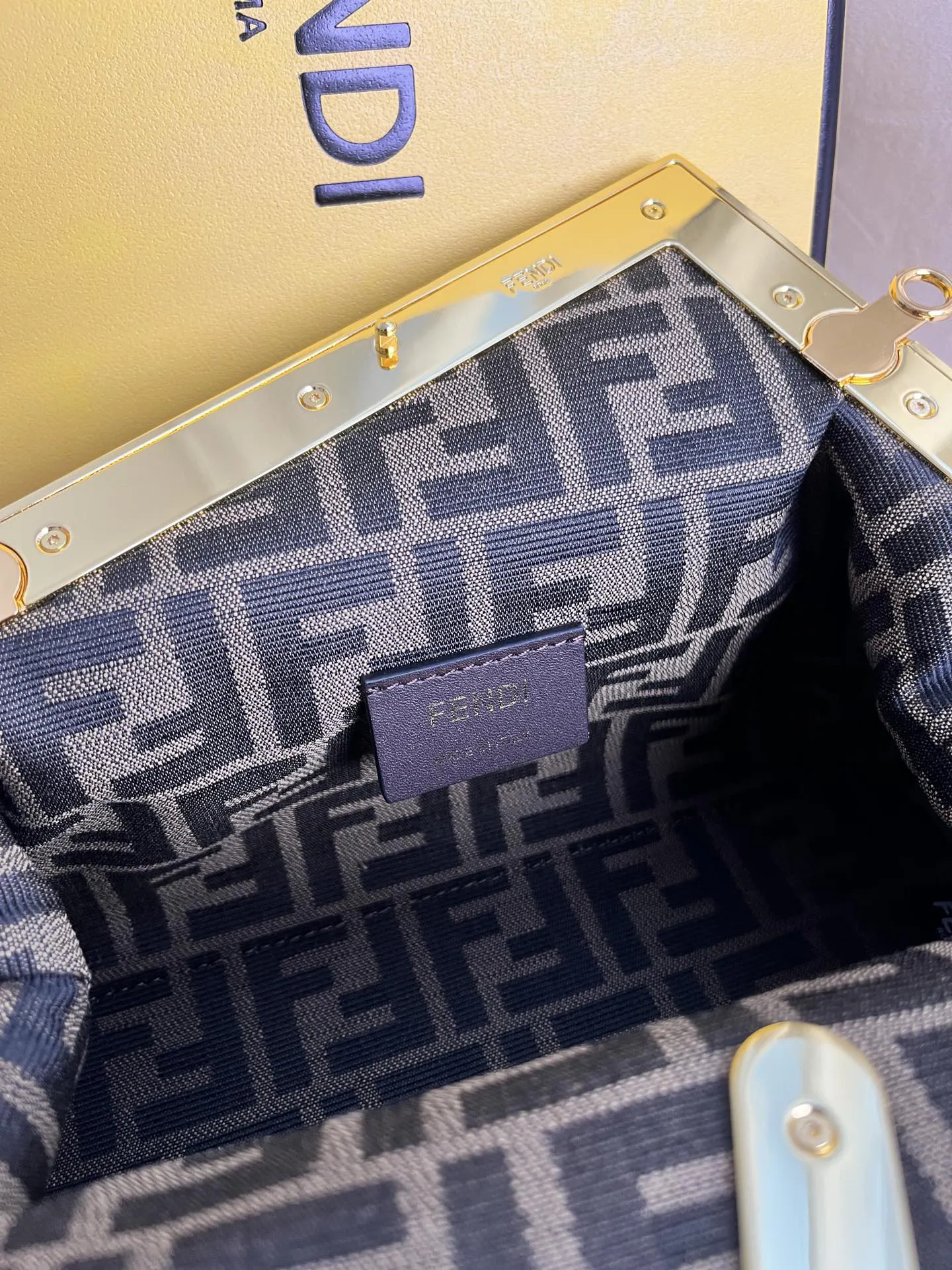 Fendi 棕色 粉色 羊皮 手拿包 精致手拿款