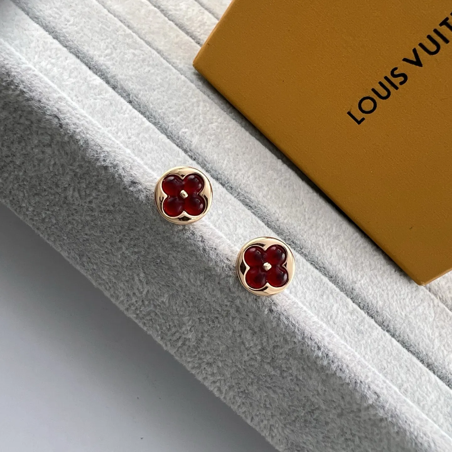 Louis Vuitton Fashion Item