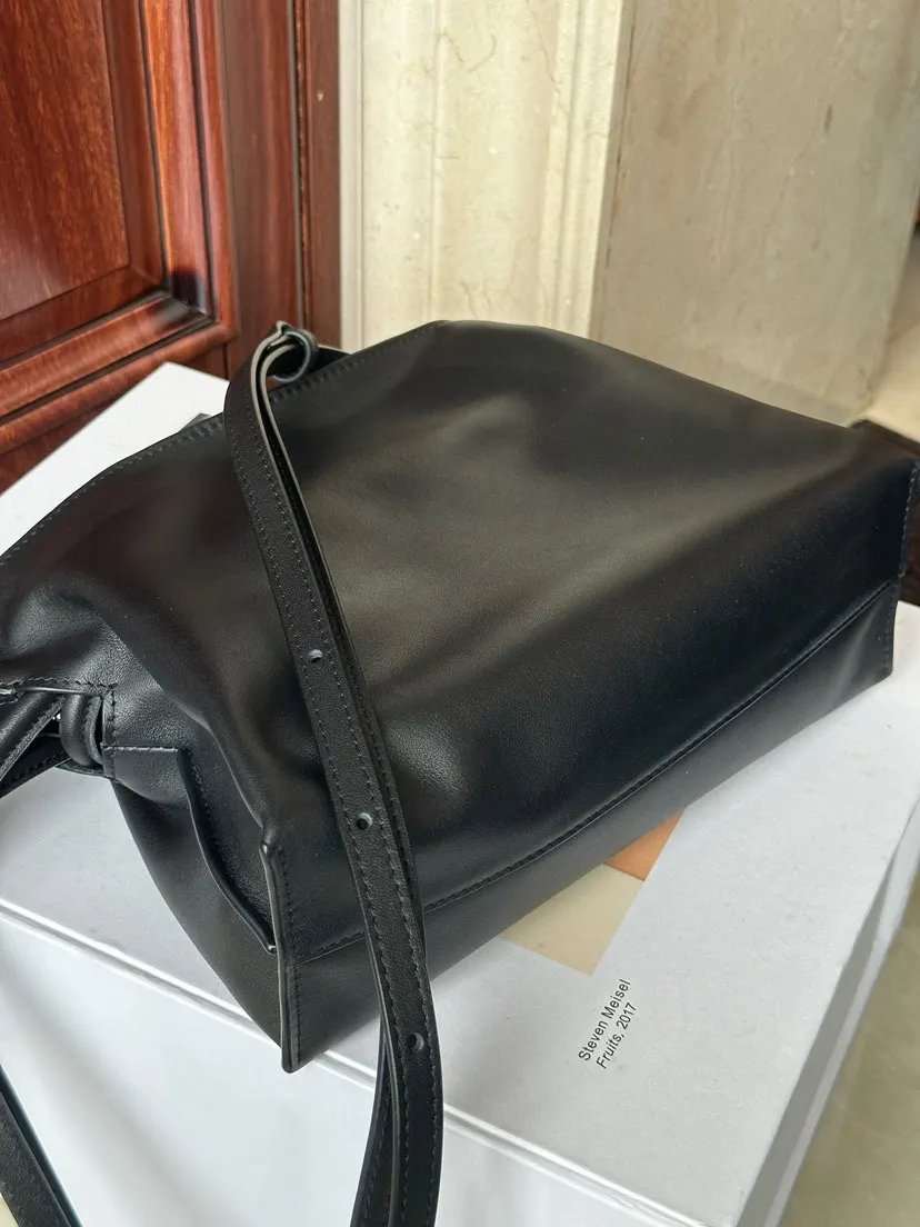 Loewe 黑色 小牛皮 手拿包 精致手拿款
