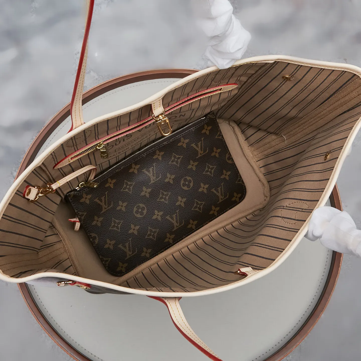 LV Neverfull 帆布 手拿包 精致手拿款