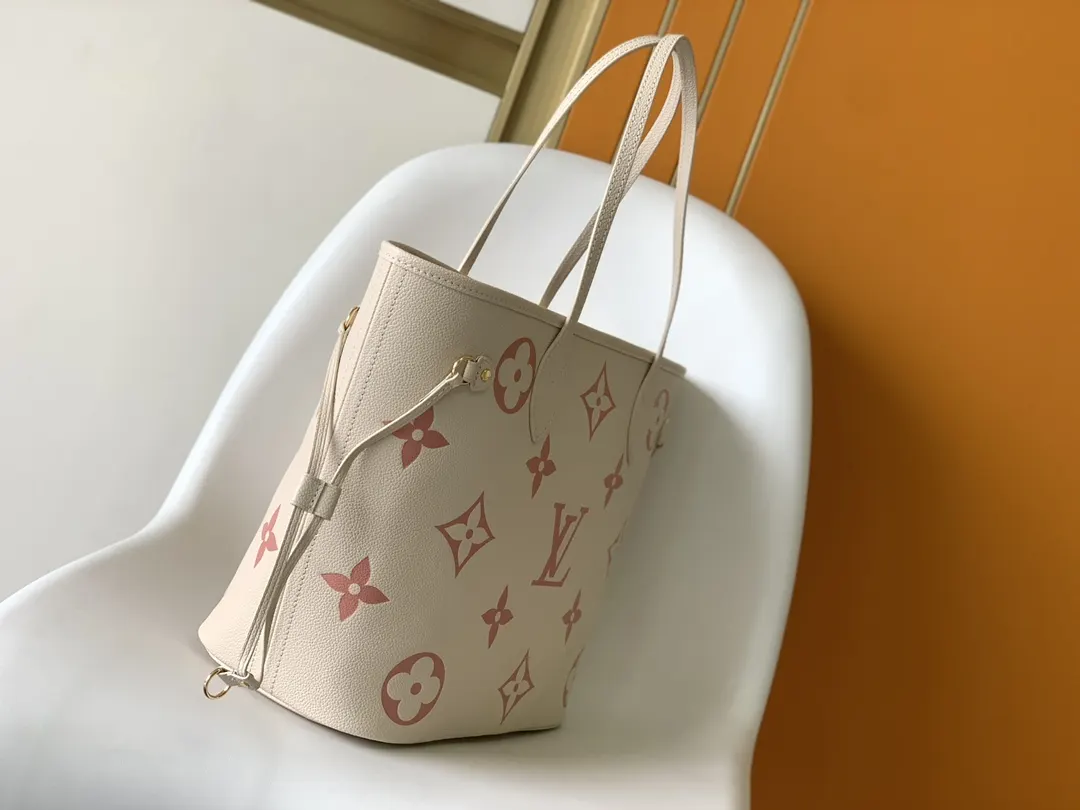 LV Neverfull 粉色 手拿包 精致手拿款