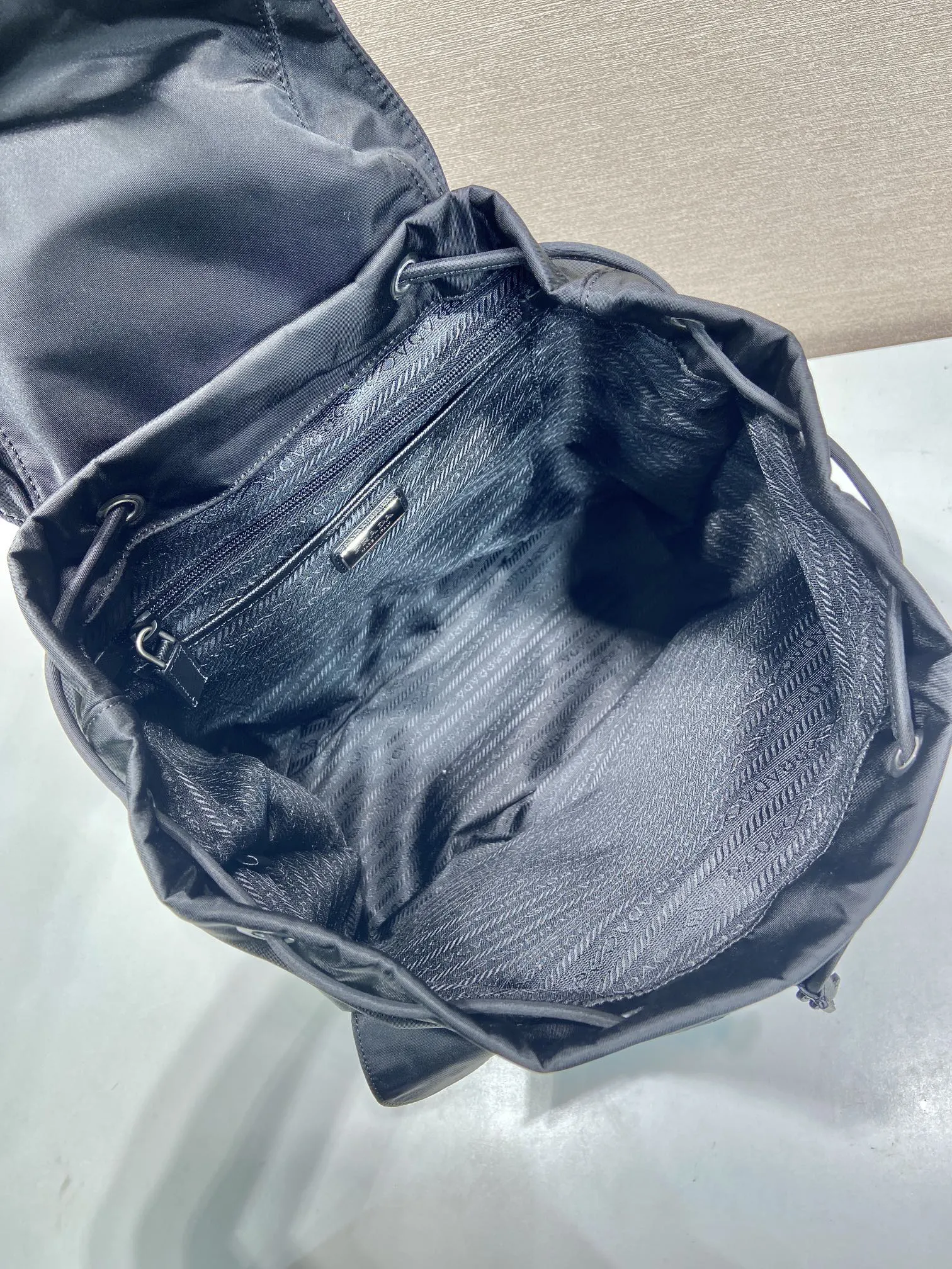 尼龍 一条可拆卸的亮面肩带 一包两用 不同场合可交换使 雙肩包 实用雙肩款(數字9) 尼龍 一条可拆卸的亮面肩带 一包两用 不同场合可交换使 雙肩包 实用雙肩款(數字9)